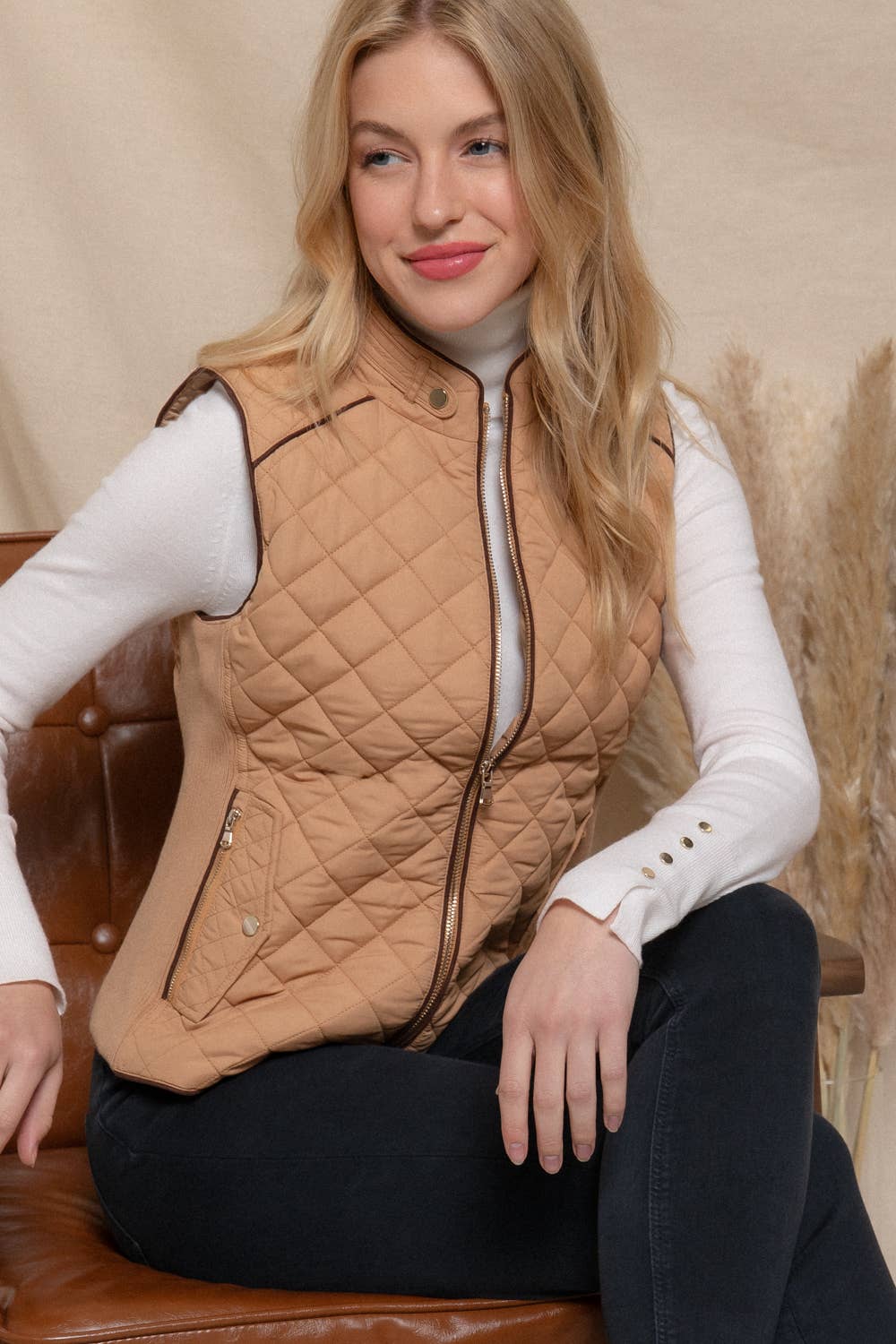 Suede Piping Detail Rib Quilted Padding Vest: TPE-pale taupe / L
