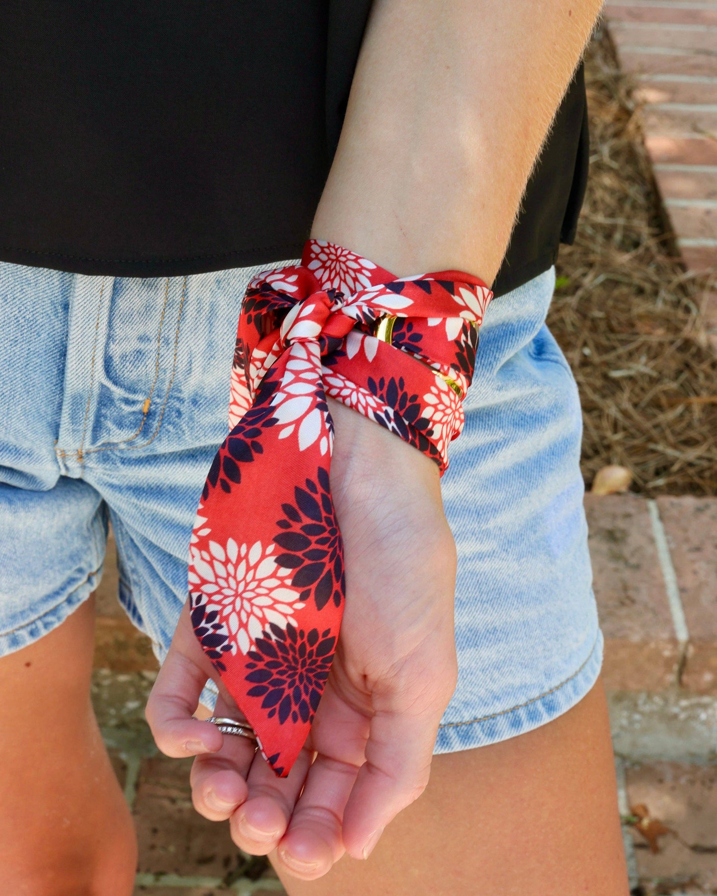 Serafina Scarf Bracelet Bk Rd Floral: Default