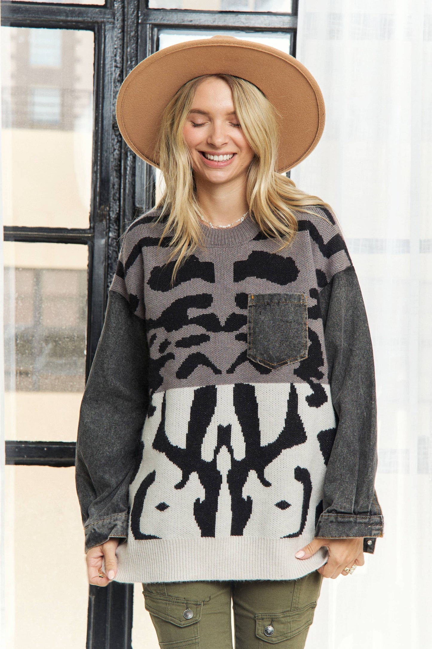 LESW3857-SHOWCASES ANIMAL PRINT SWEATER: BROWN(OLIVE) / ONE