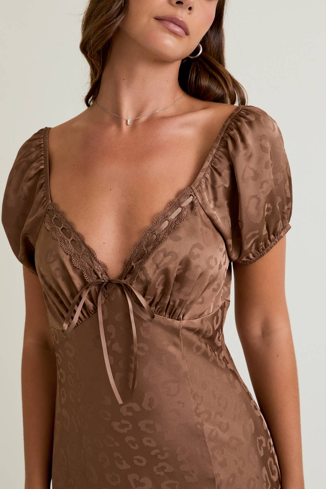 CAP SLEEVE SWEETHEART NECKLINE TIE DETAIL DRESS: BROWN ANIMAL