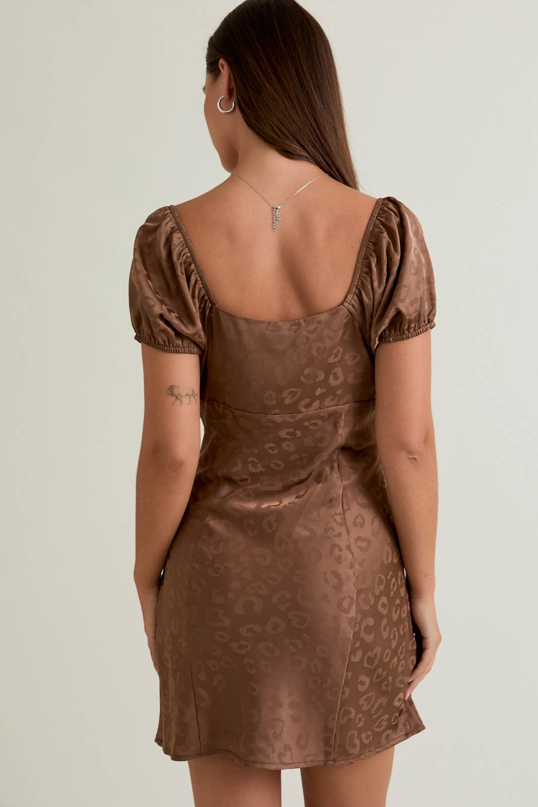 CAP SLEEVE SWEETHEART NECKLINE TIE DETAIL DRESS: BROWN ANIMAL
