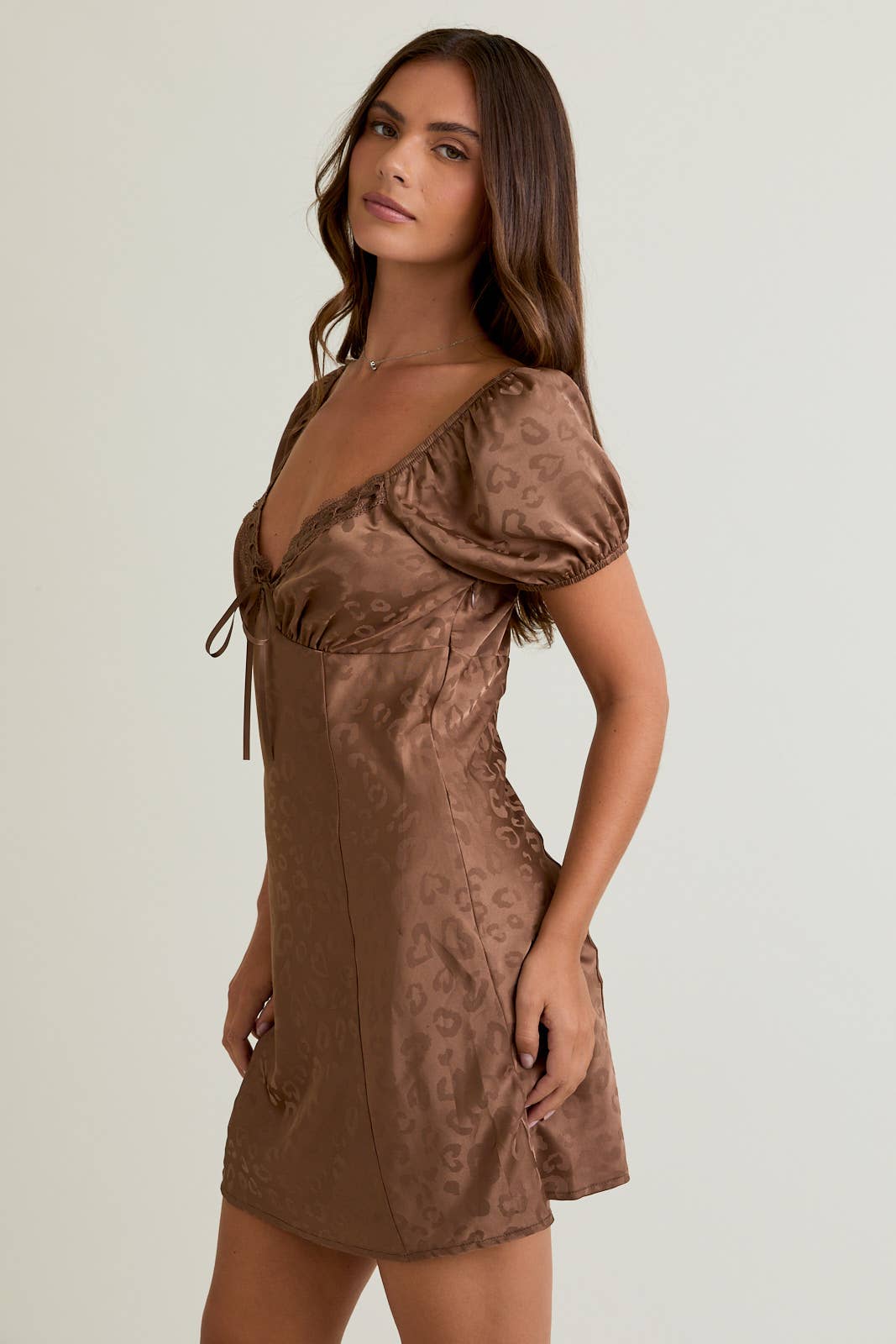 CAP SLEEVE SWEETHEART NECKLINE TIE DETAIL DRESS: BROWN ANIMAL