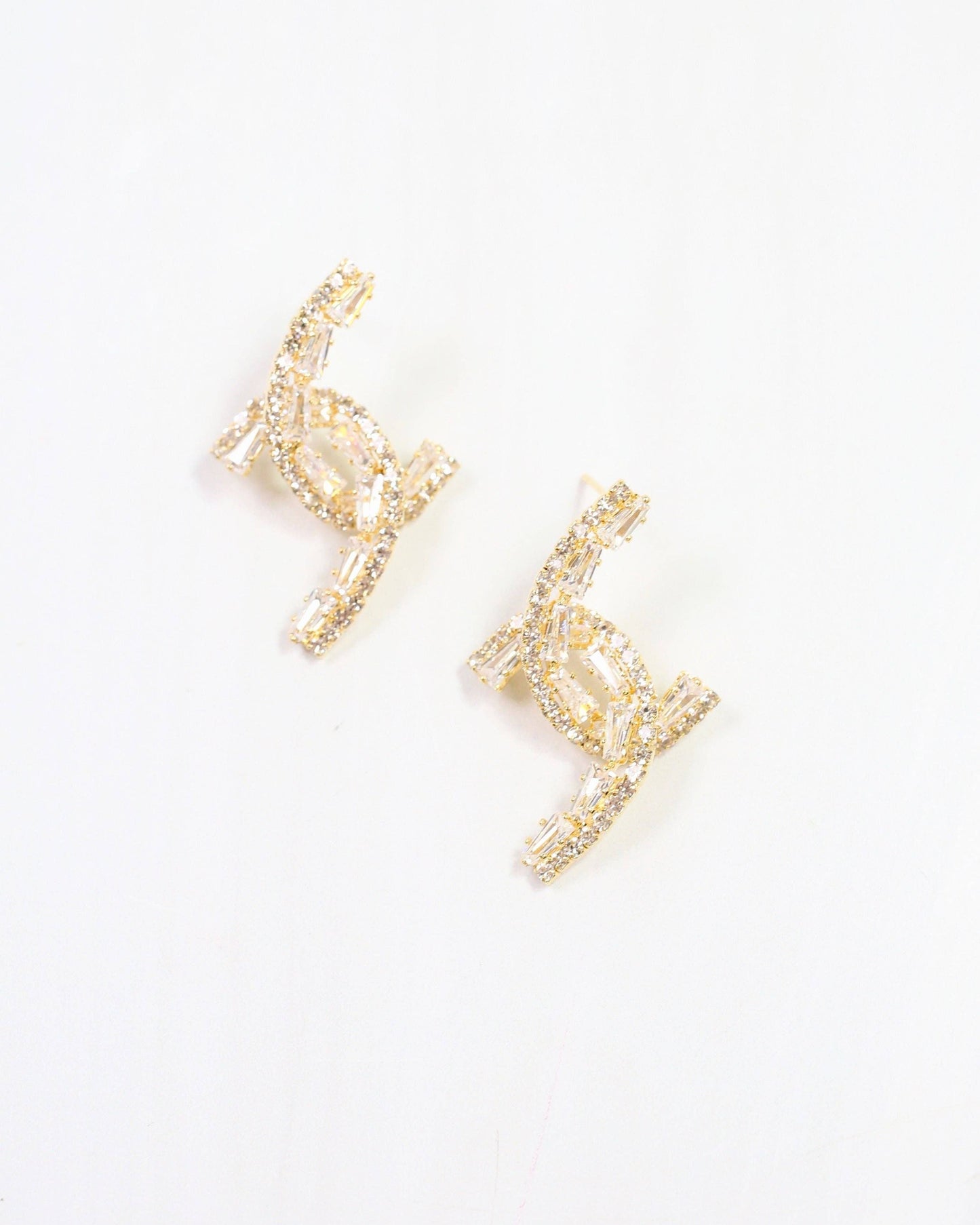 Do the Twist Crystal Earring Gold: Default