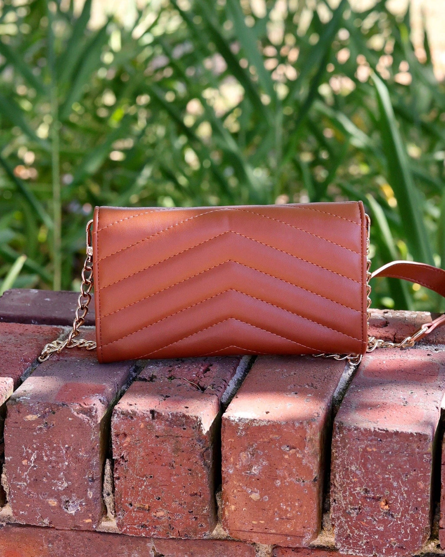 Carlington Clutch/Crossbody Saddle VQ: Default
