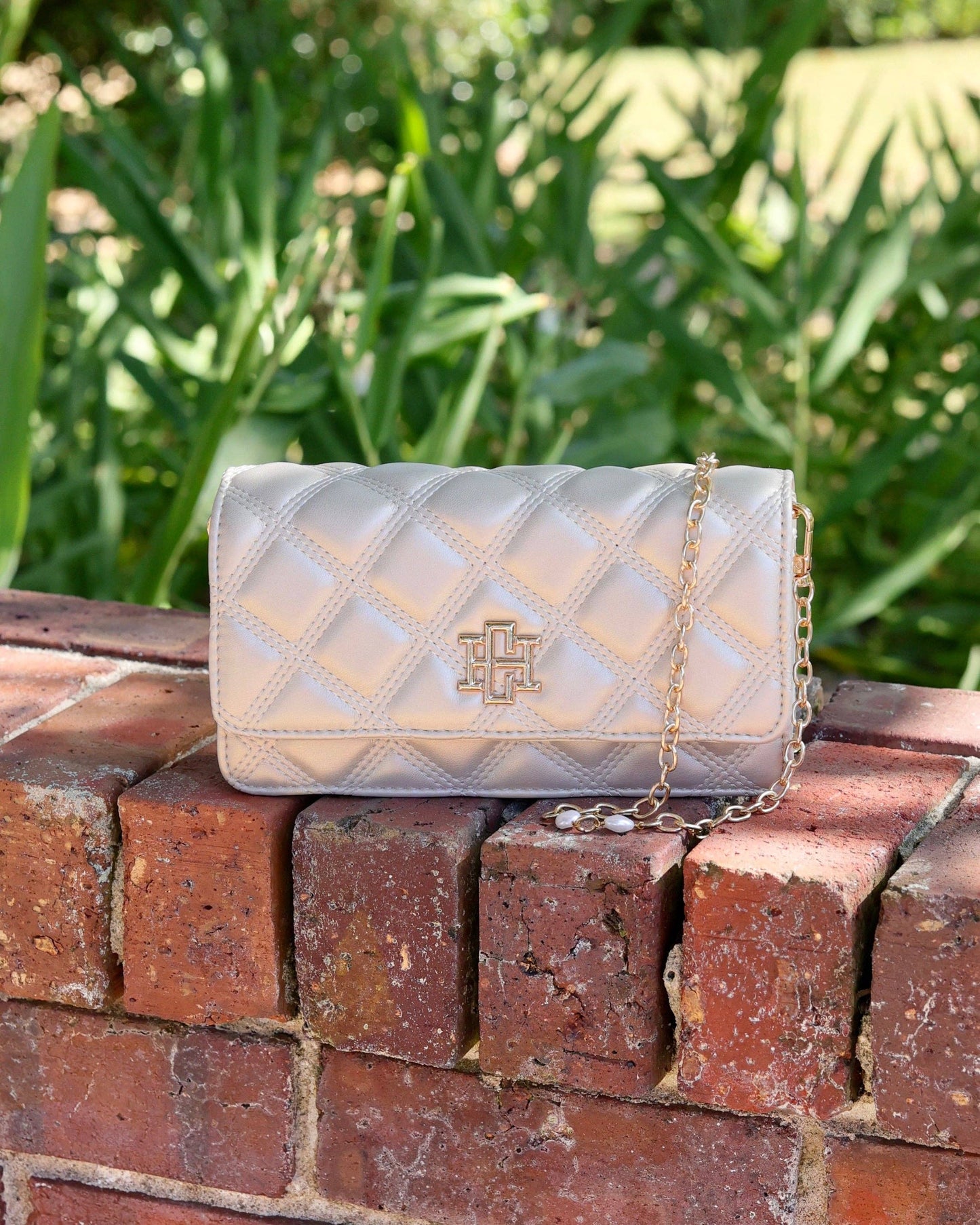 Brynleigh Clutch Crossbody Pearl DQ: Default
