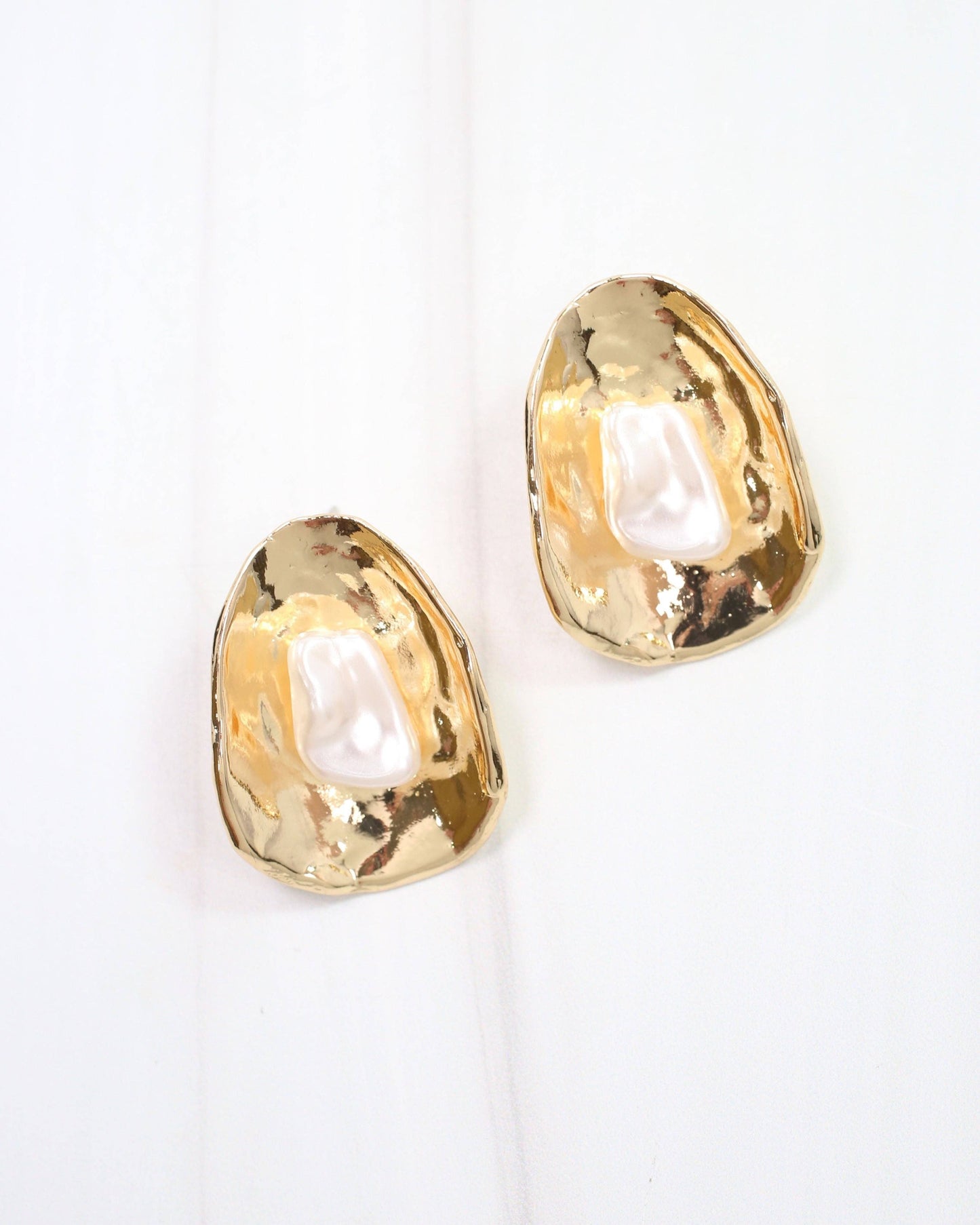Dauphine Gold and Pearl Post Earring Gold: Default