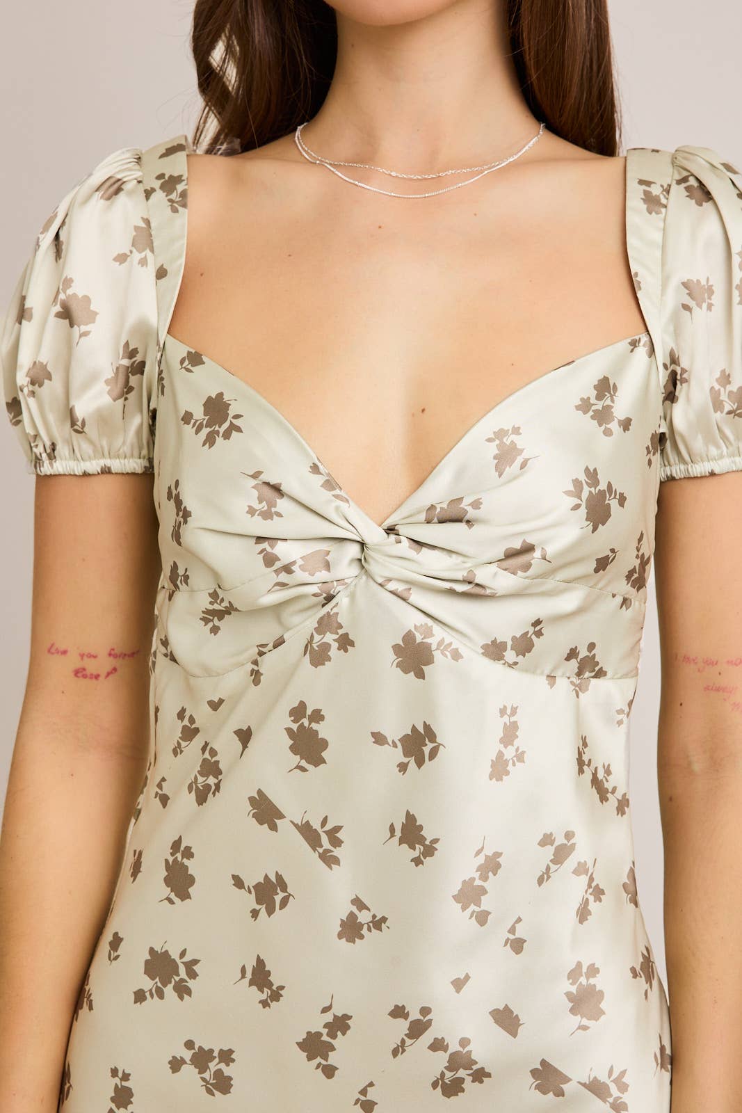 PUFF SLEEVE RUCHED BIAS MINI DRESS: SAGE-DK SAGE FLORAL