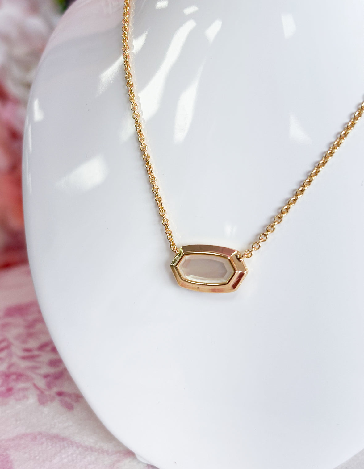 Elisa Bezel Short Pendant Necklace