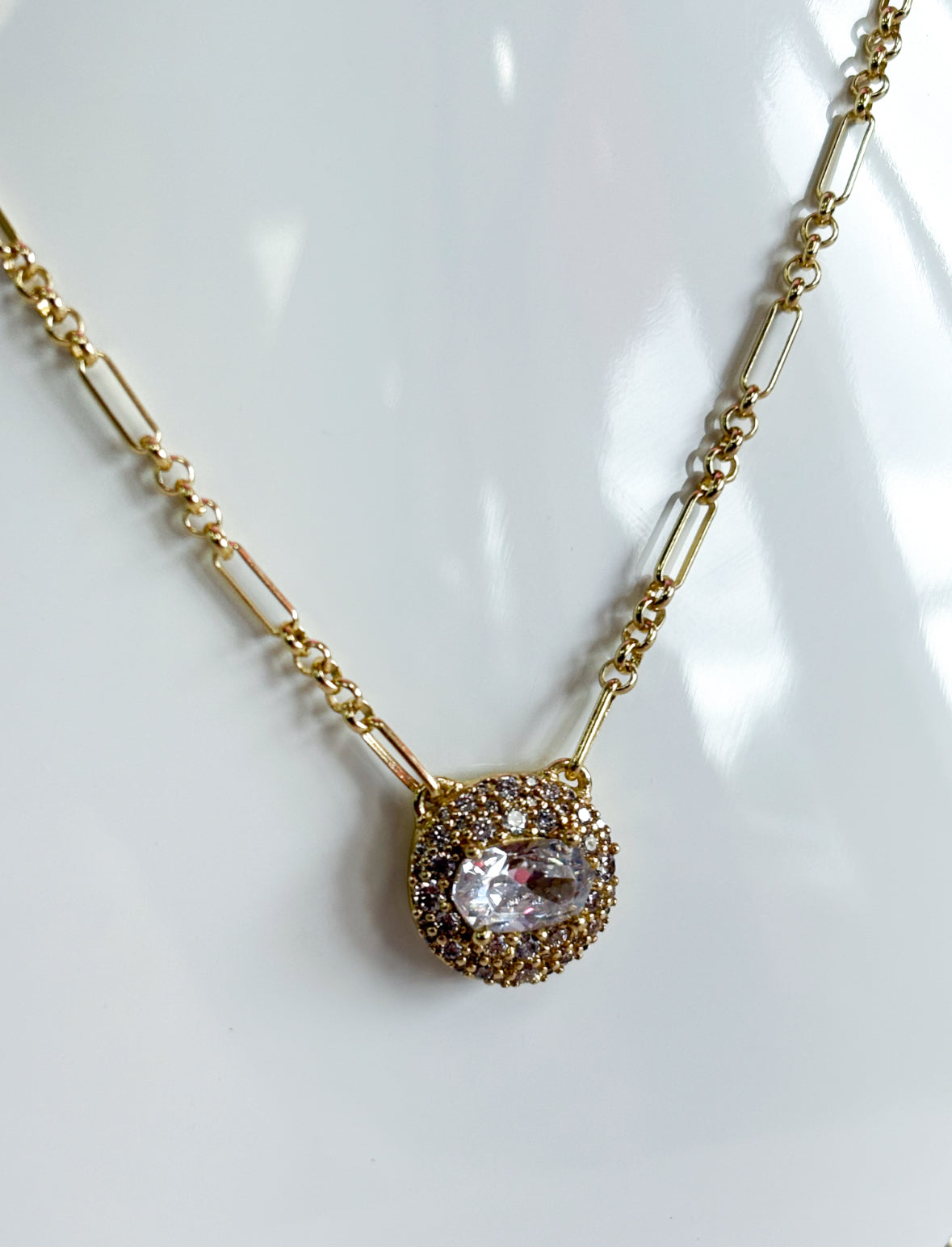 Bella Short Pendant Necklace