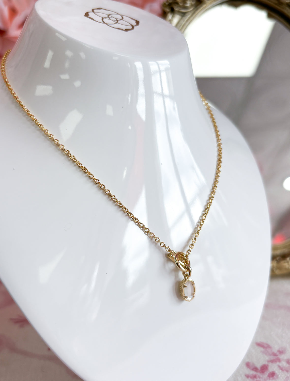 Mini Elisa Toggle Short Pendant Necklace Mother Of Pearl