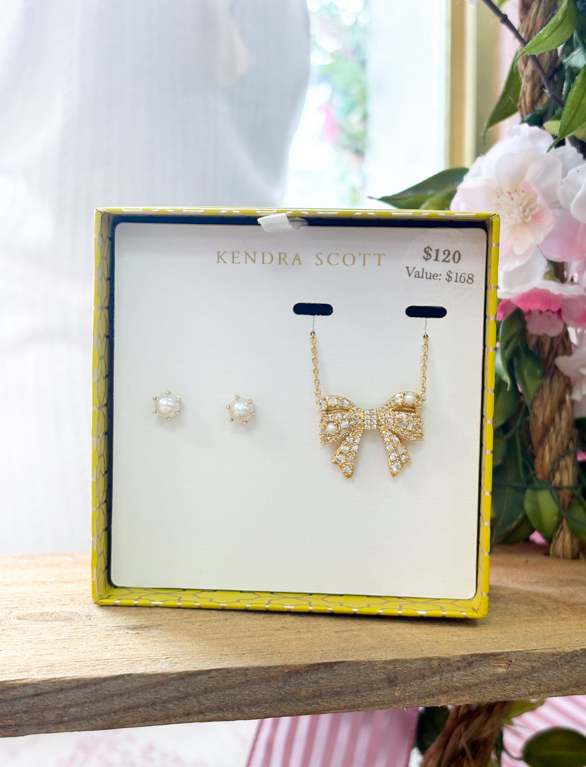 Krista Bow And Ashton Gift Set