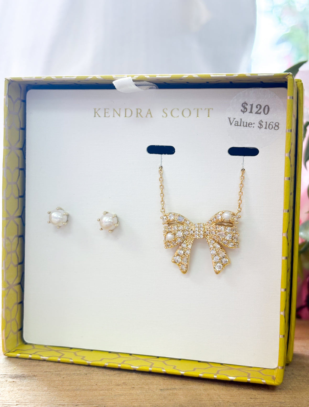 Krista Bow And Ashton Gift Set