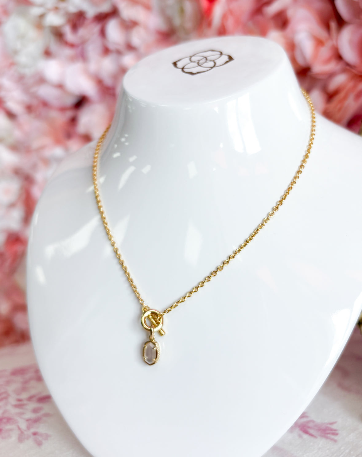 Mini Elisa Toggle Short Pendant Necklace Mother Of Pearl