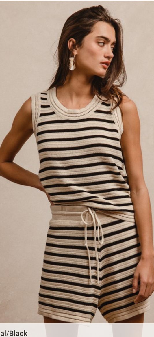 Textured oatmeal and black short set