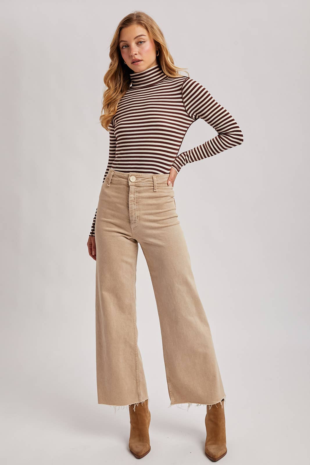 STRIPED TURTLENECK KNIT TOP: BROWN STRIPE