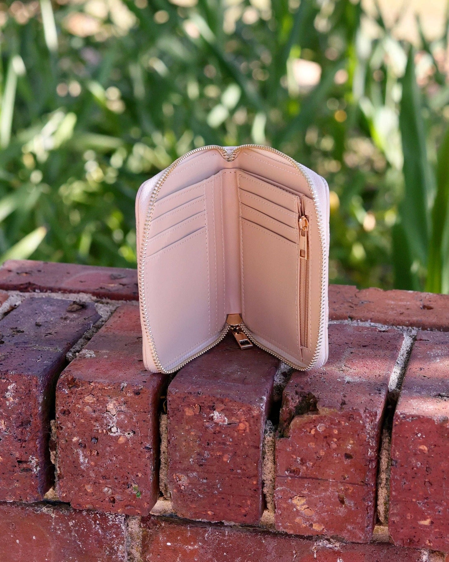 Blakely Wallet Pearl DQ: Default