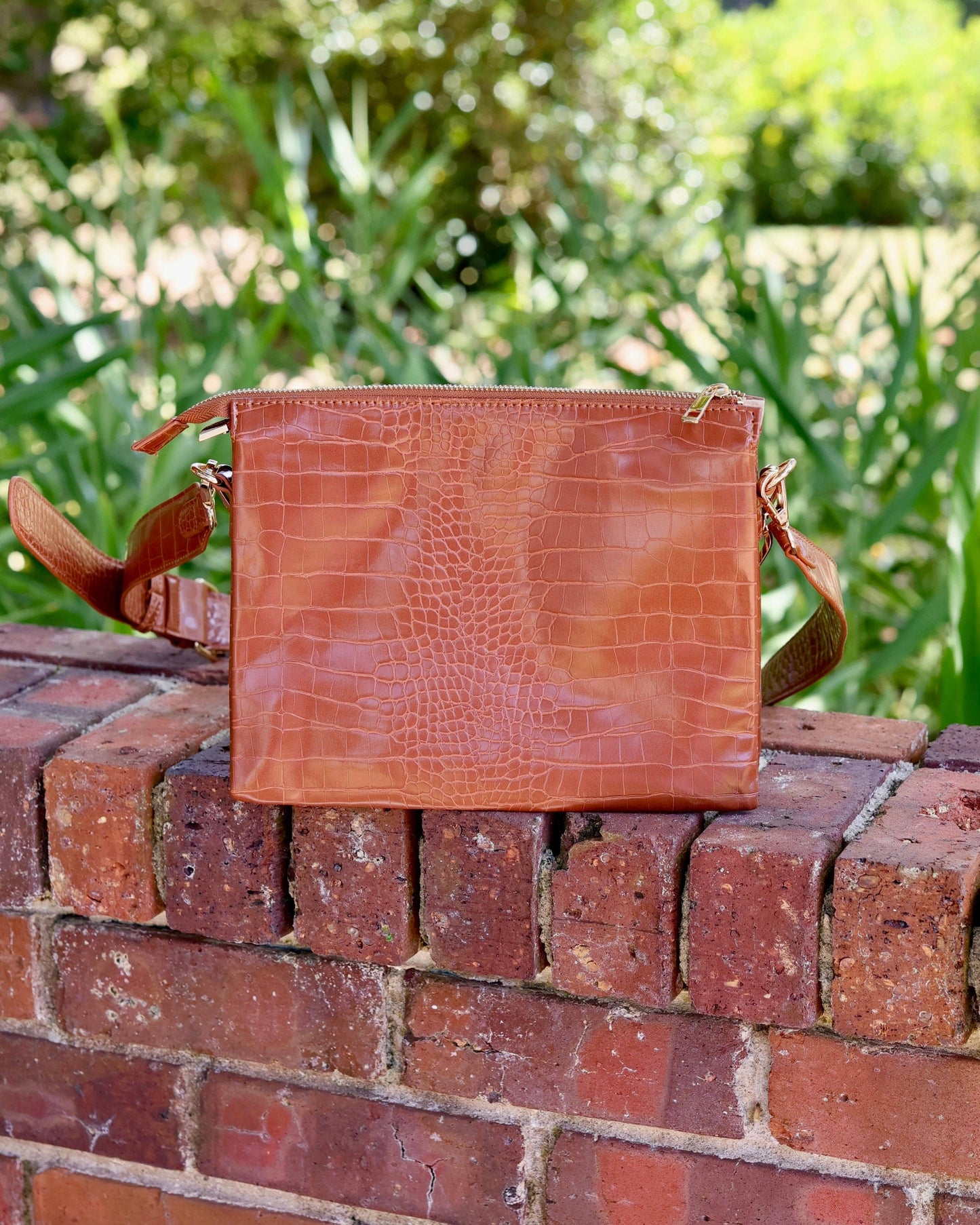 Ariana Crossbody Saddle EC: Default