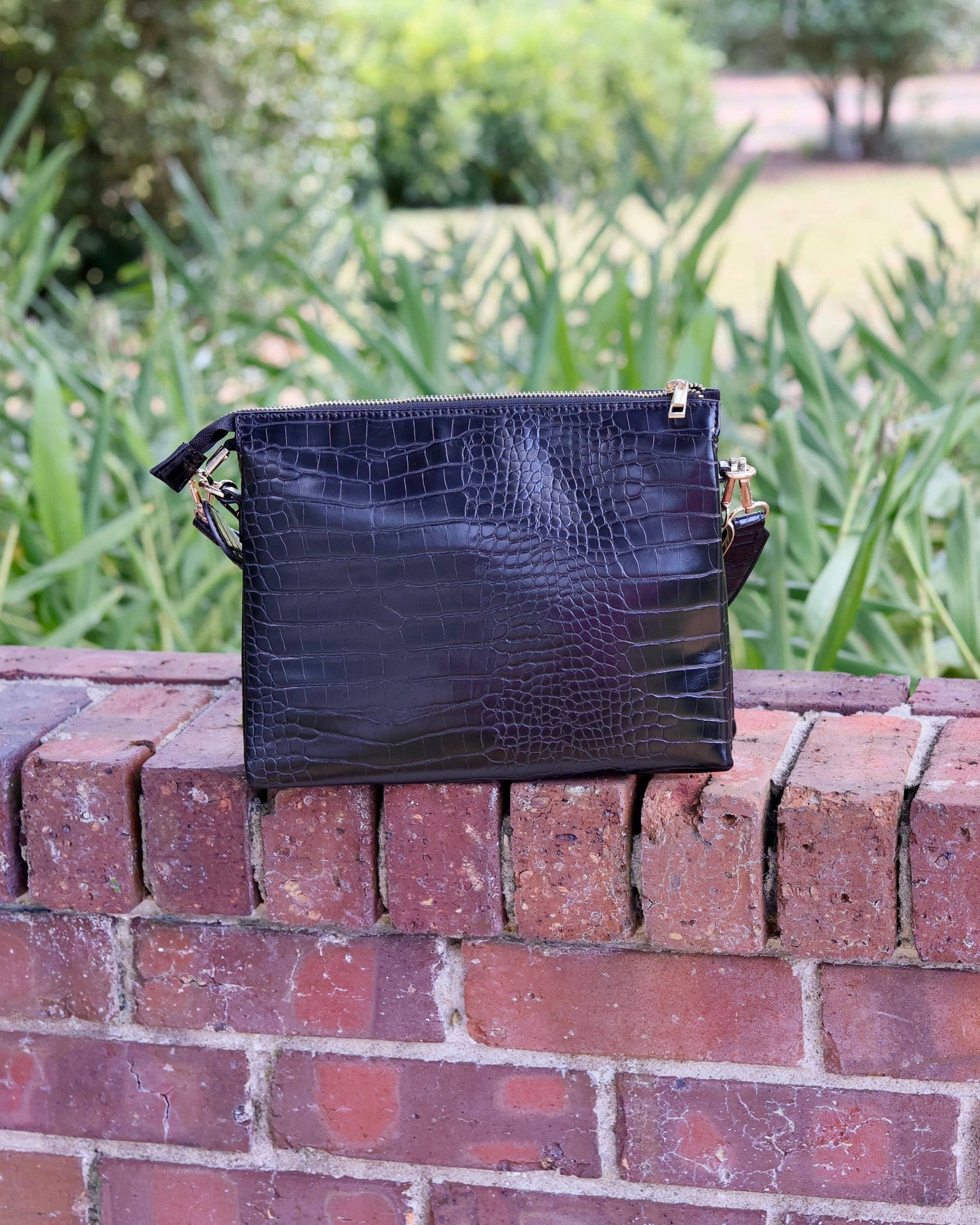 Ariana Crossbody Black EC: Default