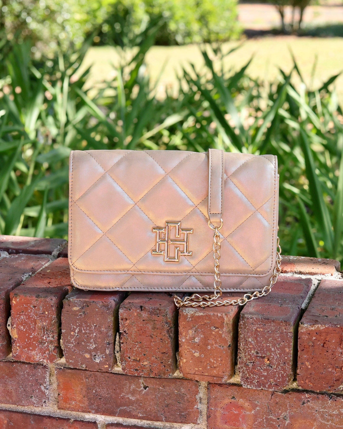 Bryn Clutch/Crossbody Gold Shimmer LD: Default