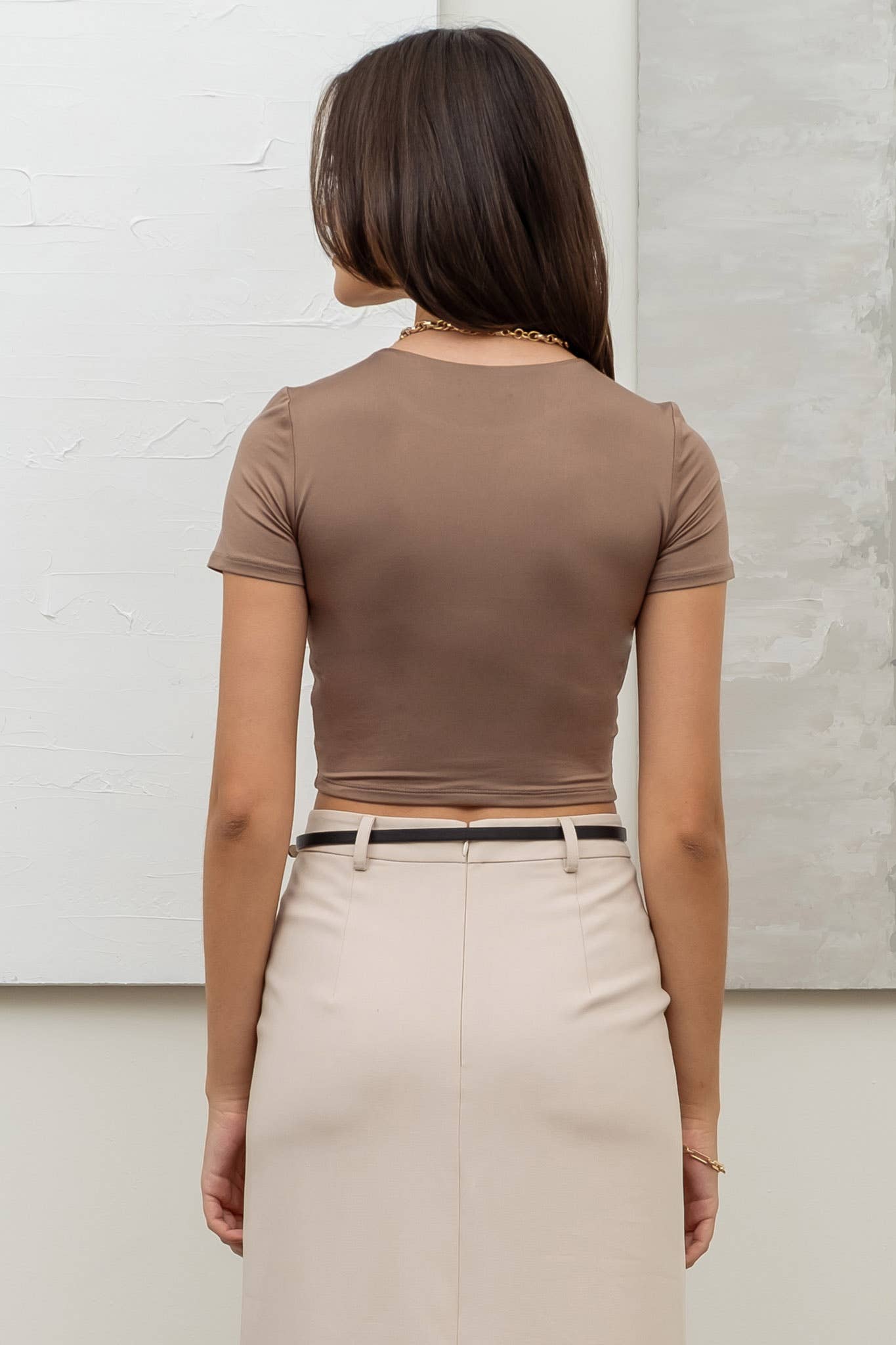 REVERSIBLE ROUND NECK SHORT SLEEVE CROP TOP: DEEP TAUPE
