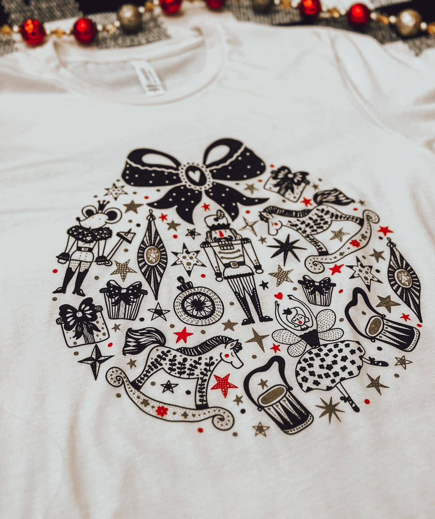 Nutcracker Christmas  | Vintage White | Short Sleeve Tee: '-3XLARGE