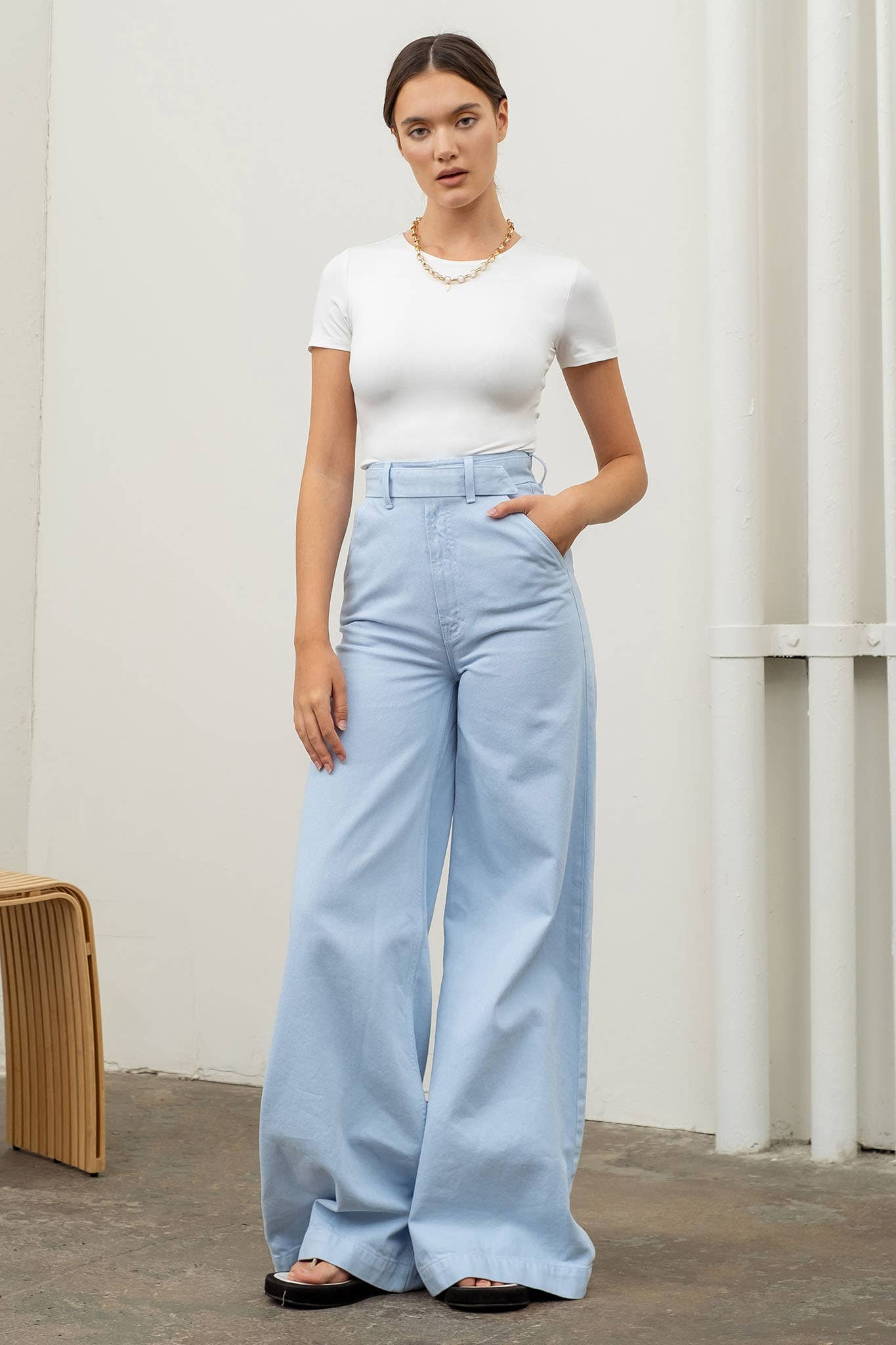 REVERSIBLE ROUND NECK SHORT SLEEVE CROP TOP: WHITE