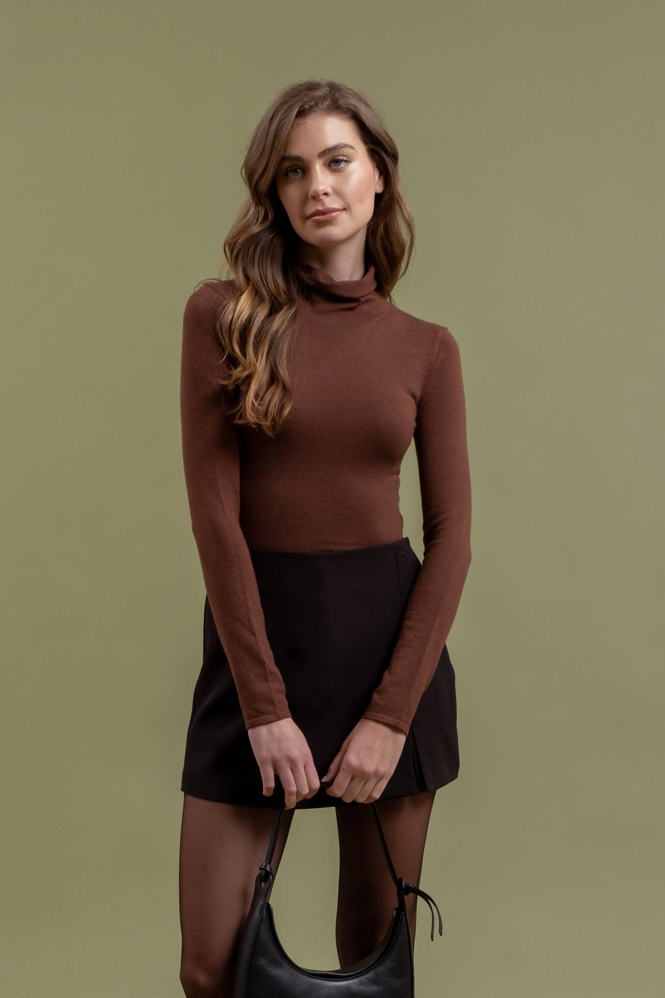 DRAPE TURTLENECK CROPPED KNIT SWEATER: BROWN