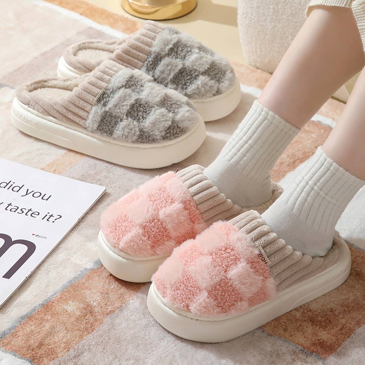CHECKERED FUZZY WARMIES SLIPPERS_CWSHS0270: White / (8) 1