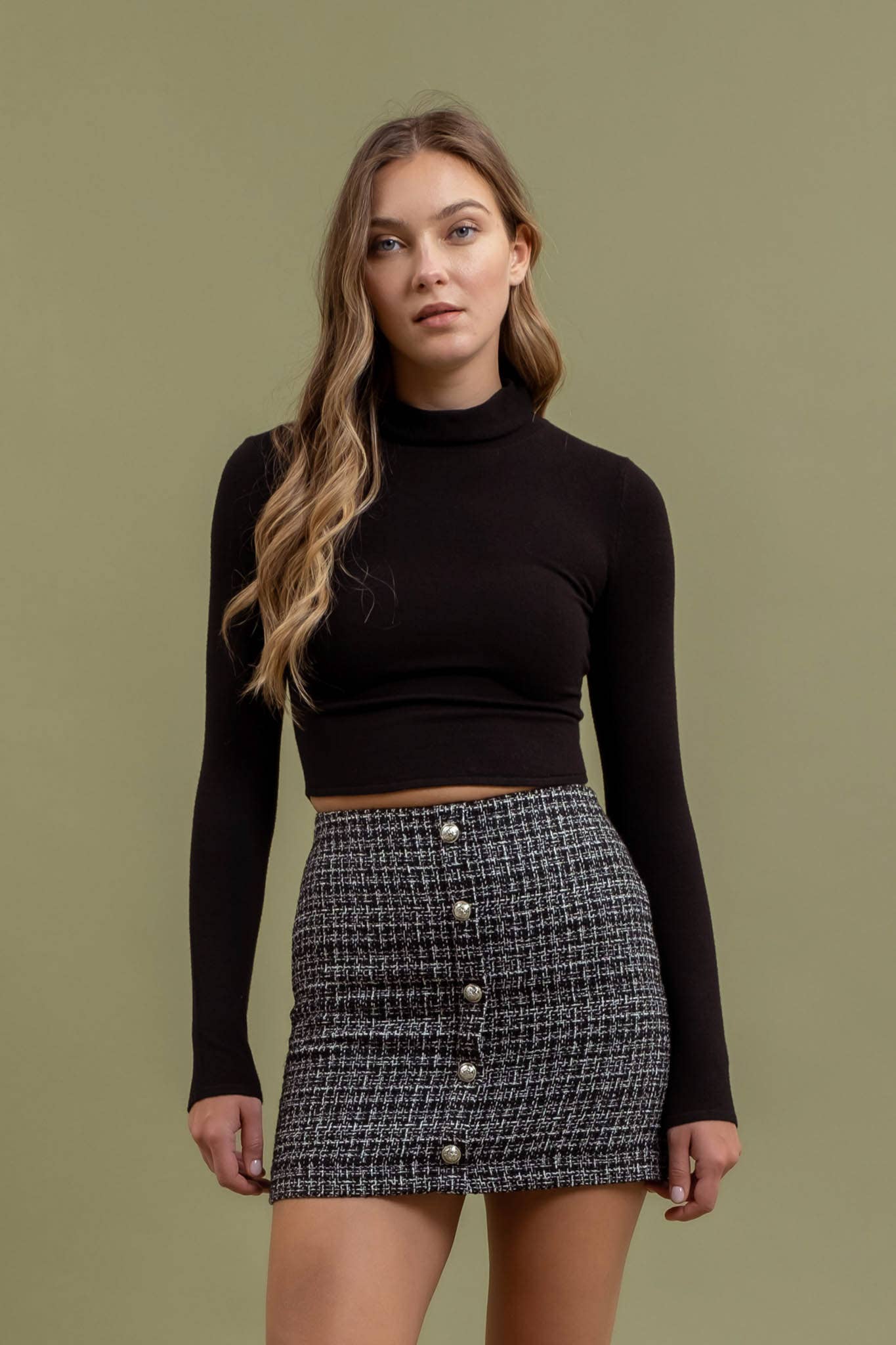 DRAPE TURTLENECK CROPPED KNIT SWEATER: BROWN