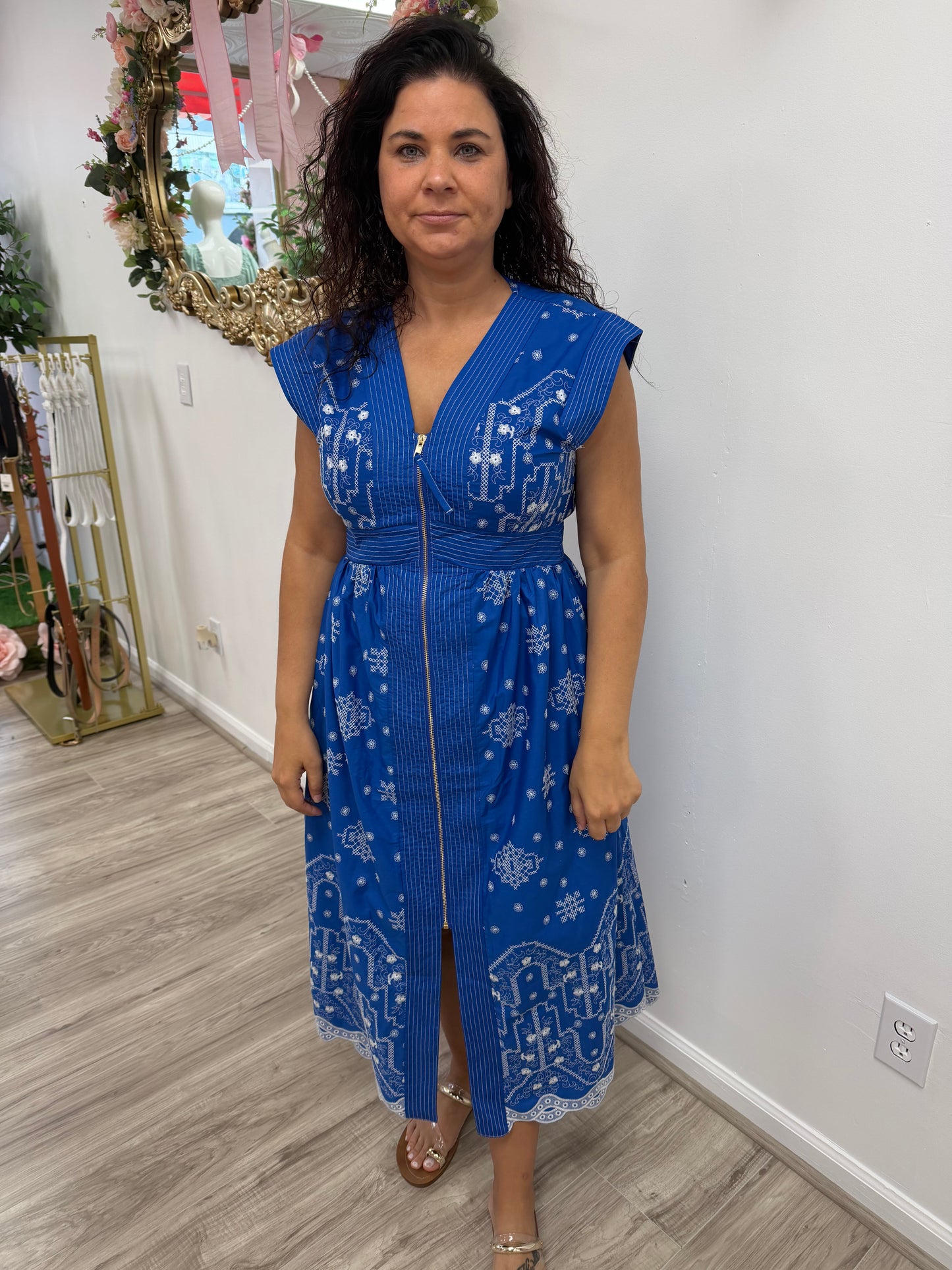ENTRO Embroidered cap sleeve midi dress