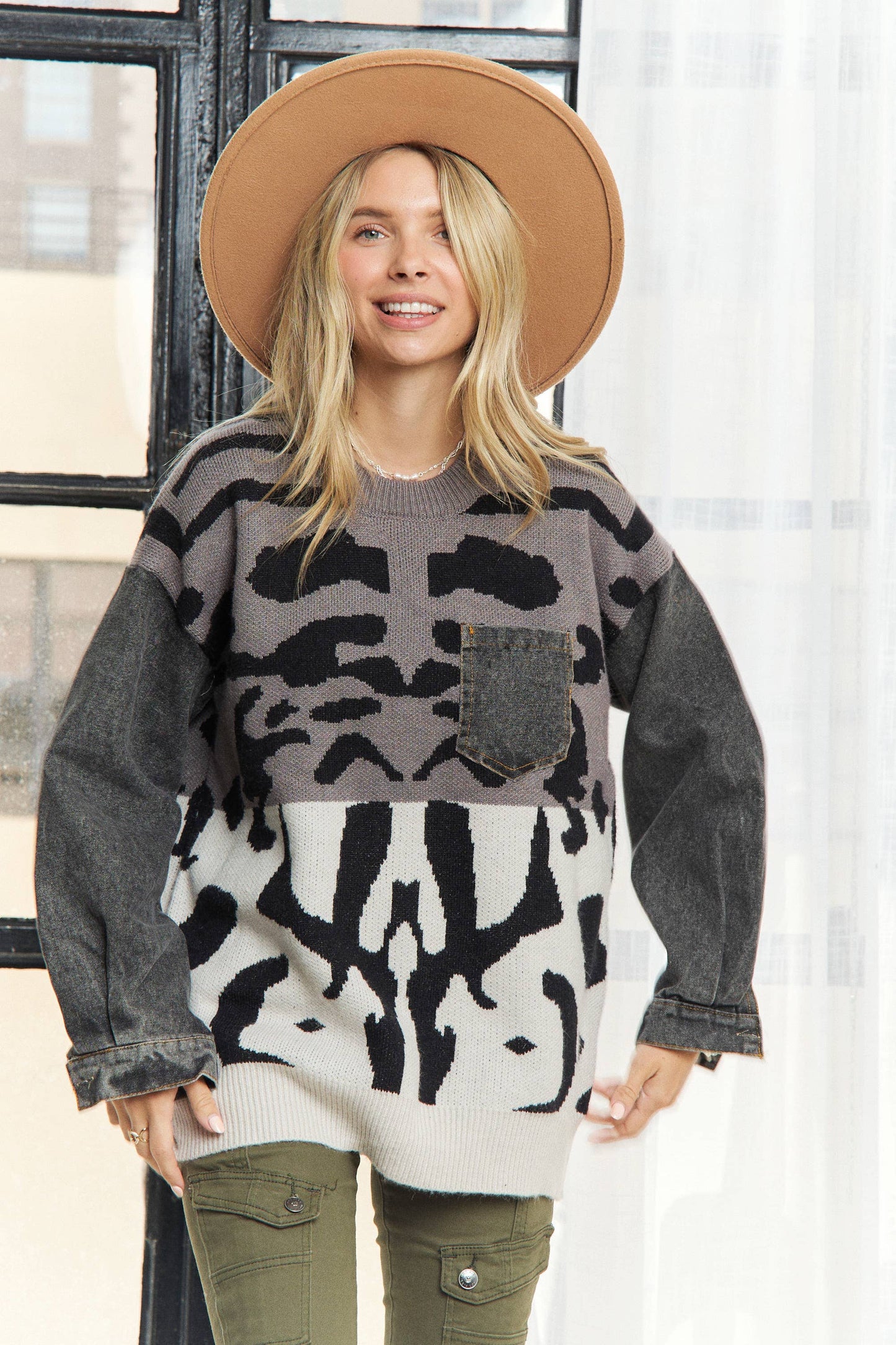 LESW3857-SHOWCASES ANIMAL PRINT SWEATER: BROWN(OLIVE) / ONE