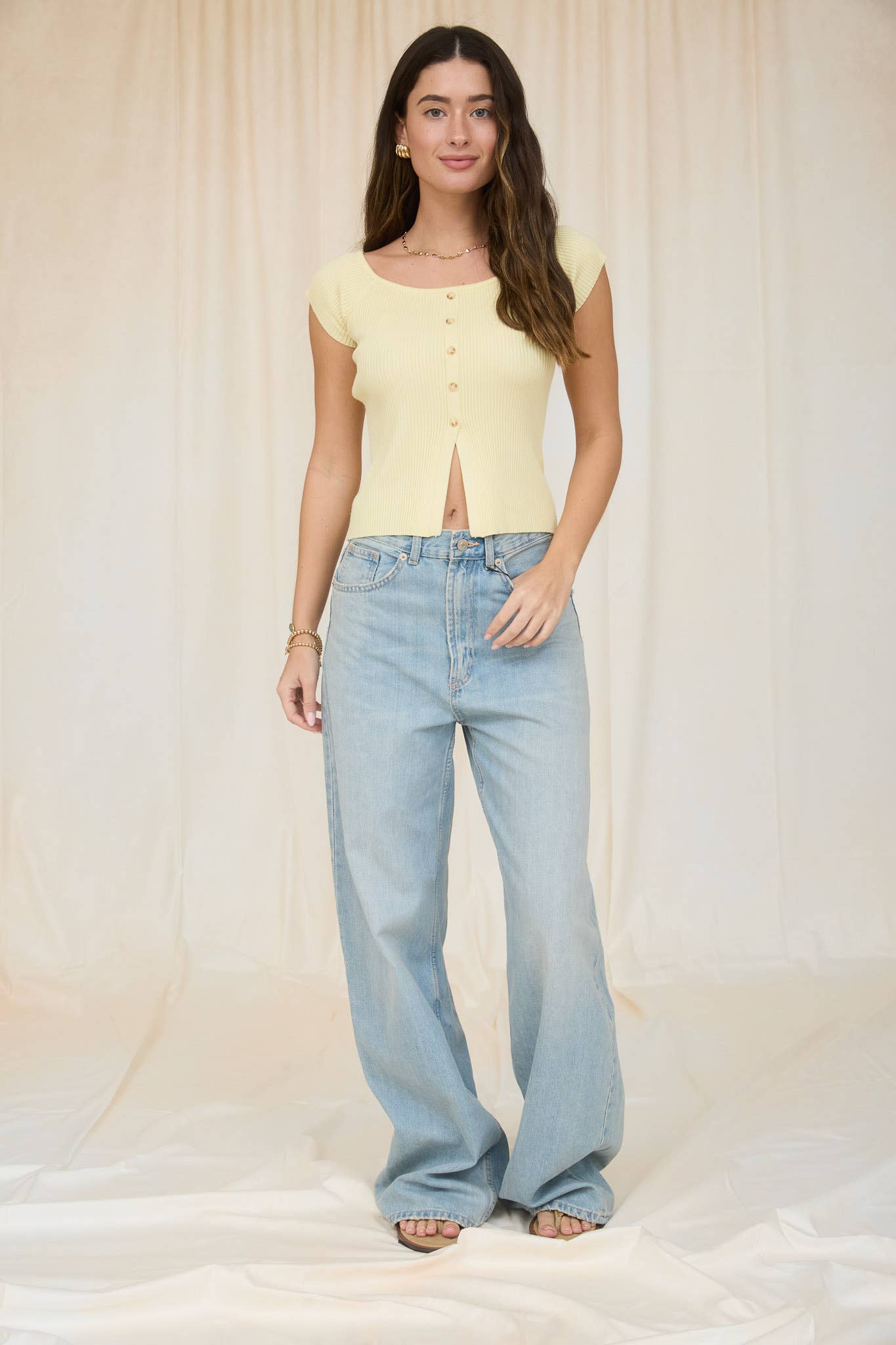 SPLIT FRONT HEM SHORT SLEEVE SWEATER KNIT CARDIGAN: BUTTER YELLOW