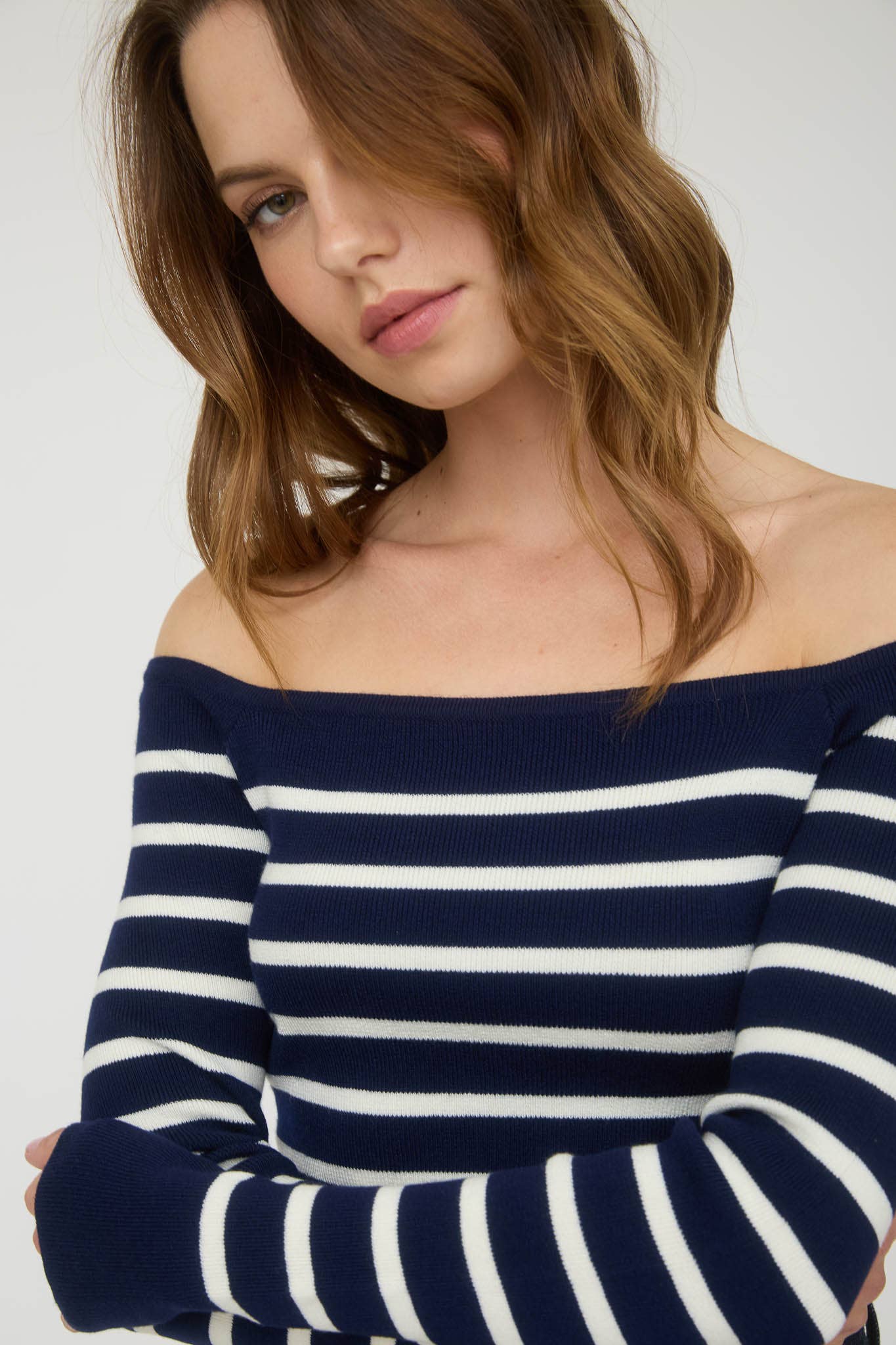 STRIPE OFF THE SHOULDER LONG SLEEVE KNIT SWEATER: NAVY