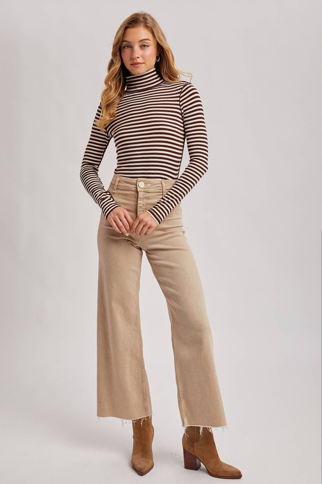 STRIPED TURTLENECK KNIT TOP: BROWN STRIPE