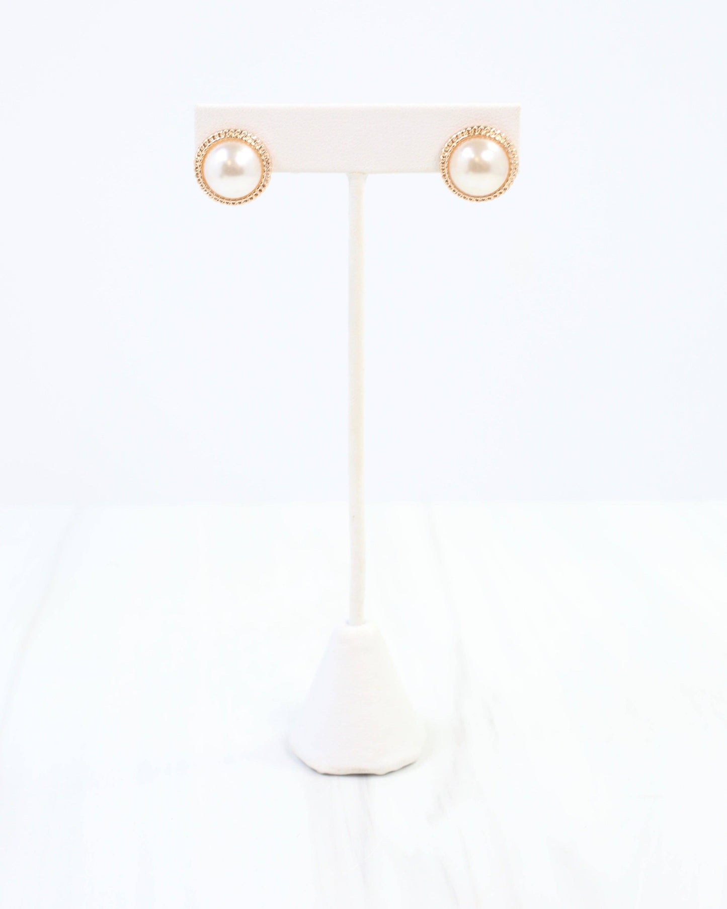 Palmdale Pearl Stud Gold: Default