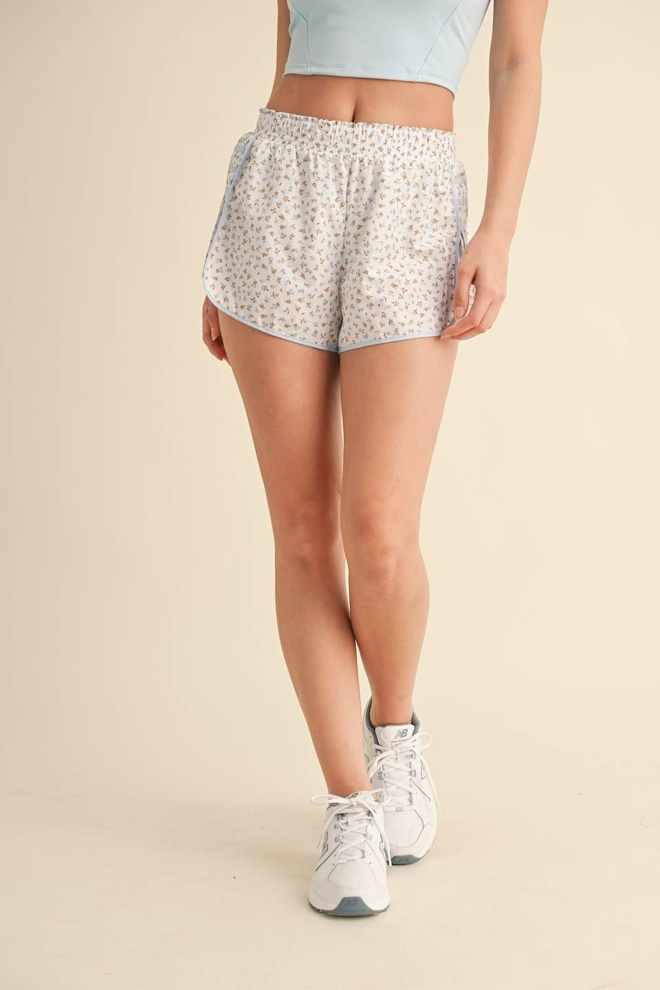 Ditsy Print On Point Shorts: White Ditsy
