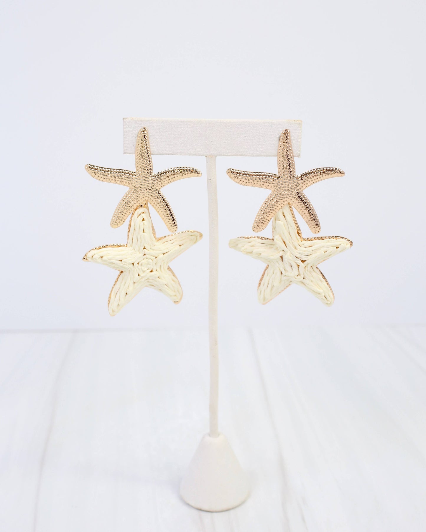 Delphine Raffia Starfish Earring Gold: Default