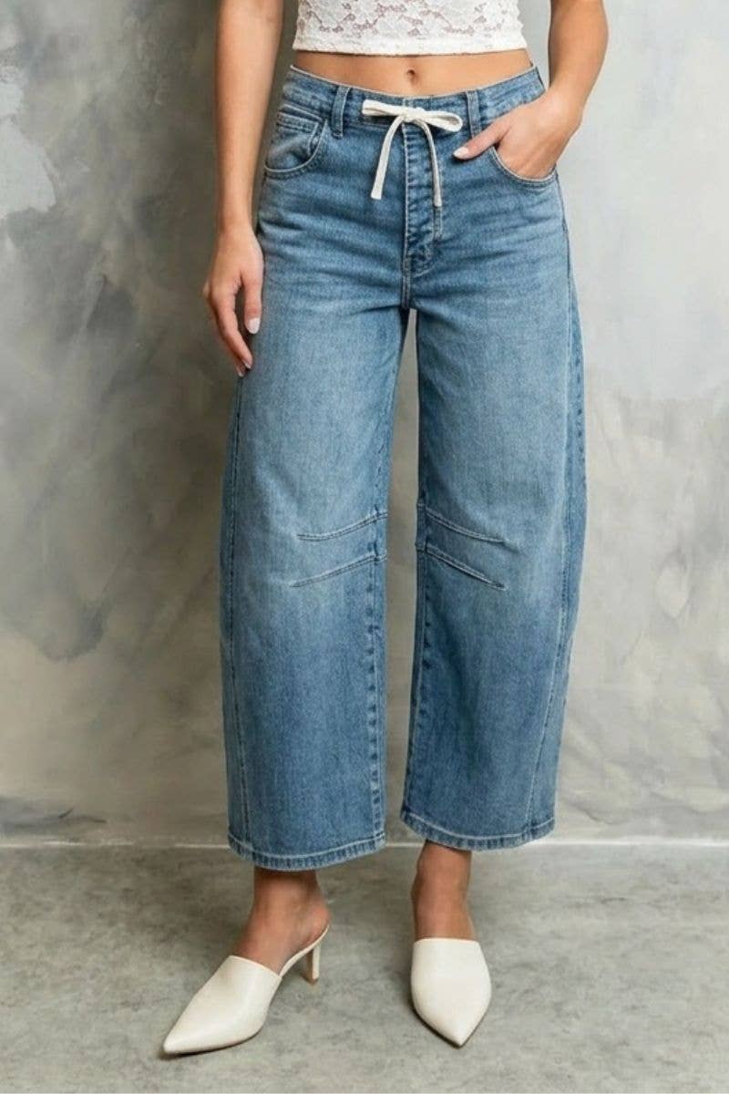 HIGH RISE RELAXED BARREL JEANS: MEDIUM WASH