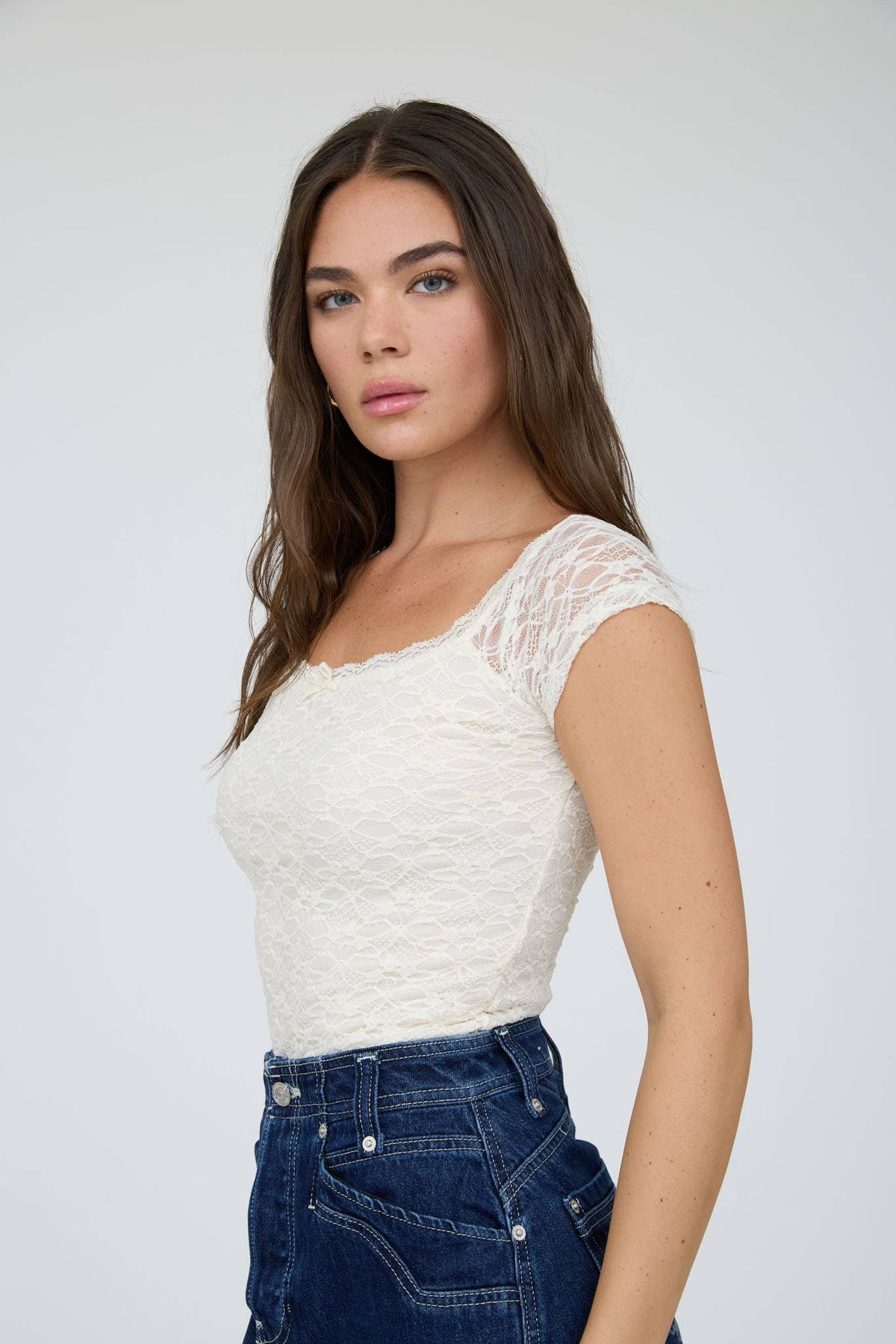 LACE FRONT BOW DETAIL SHORT SLEEVE KNIT TOP : CREAM