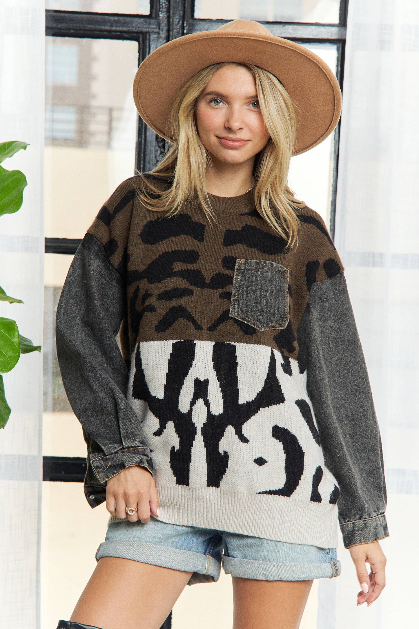 LESW3857-SHOWCASES ANIMAL PRINT SWEATER: BROWN(OLIVE) / ONE