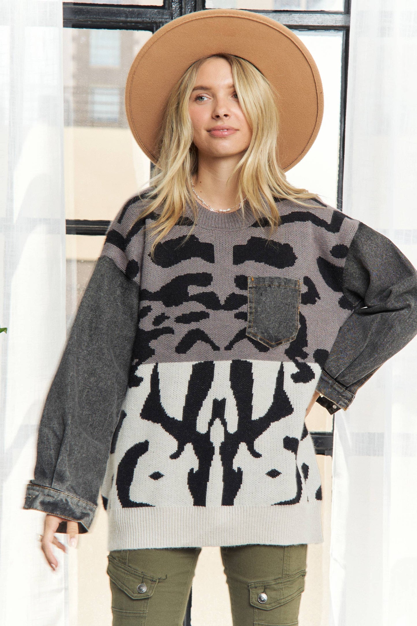 LESW3857-SHOWCASES ANIMAL PRINT SWEATER: BROWN(OLIVE) / ONE