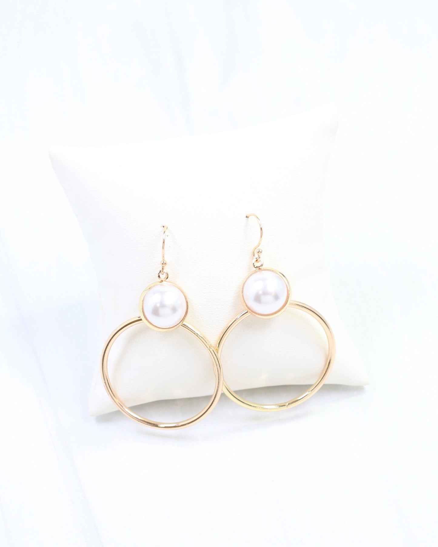 Clementine Circle Pearl Dangle Earring Gold: Pre Order