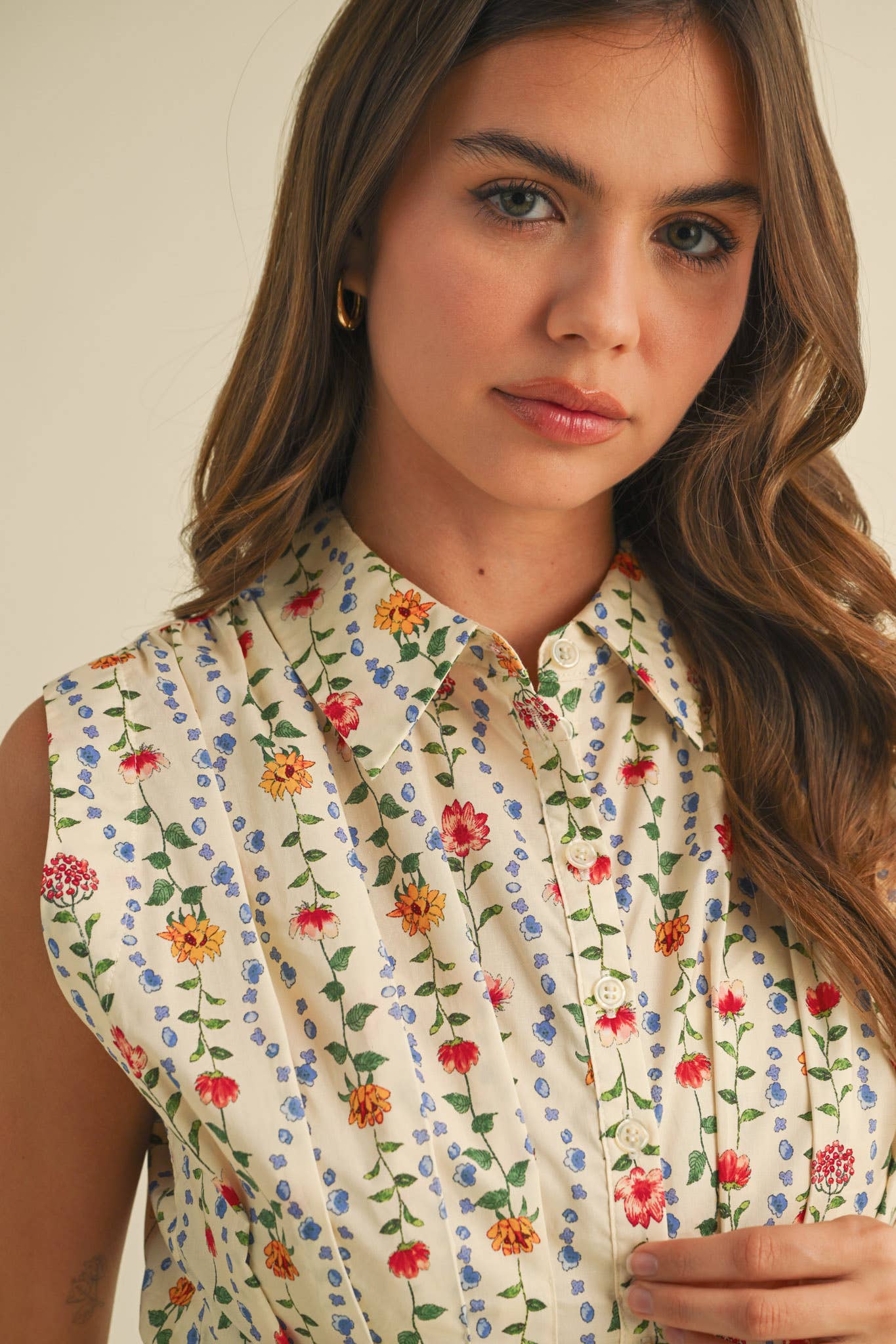 BUTTON DOWN PLEATED WAIST PEPLUM TOP MTP3906: Ivory Multi Floral