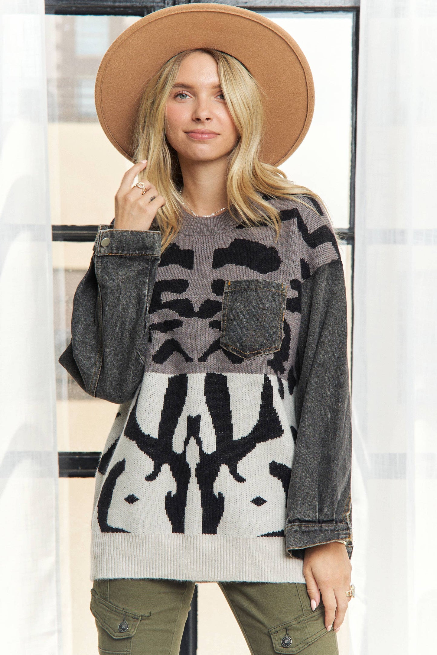 LESW3857-SHOWCASES ANIMAL PRINT SWEATER: BROWN(OLIVE) / ONE