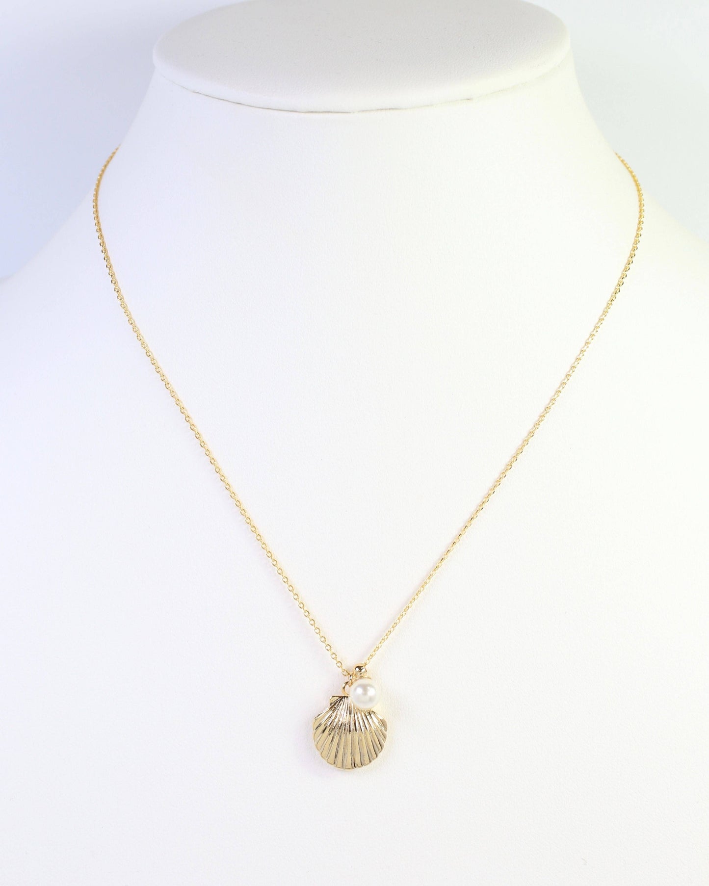 Irvington Shell with Pearl Necklace Gold
