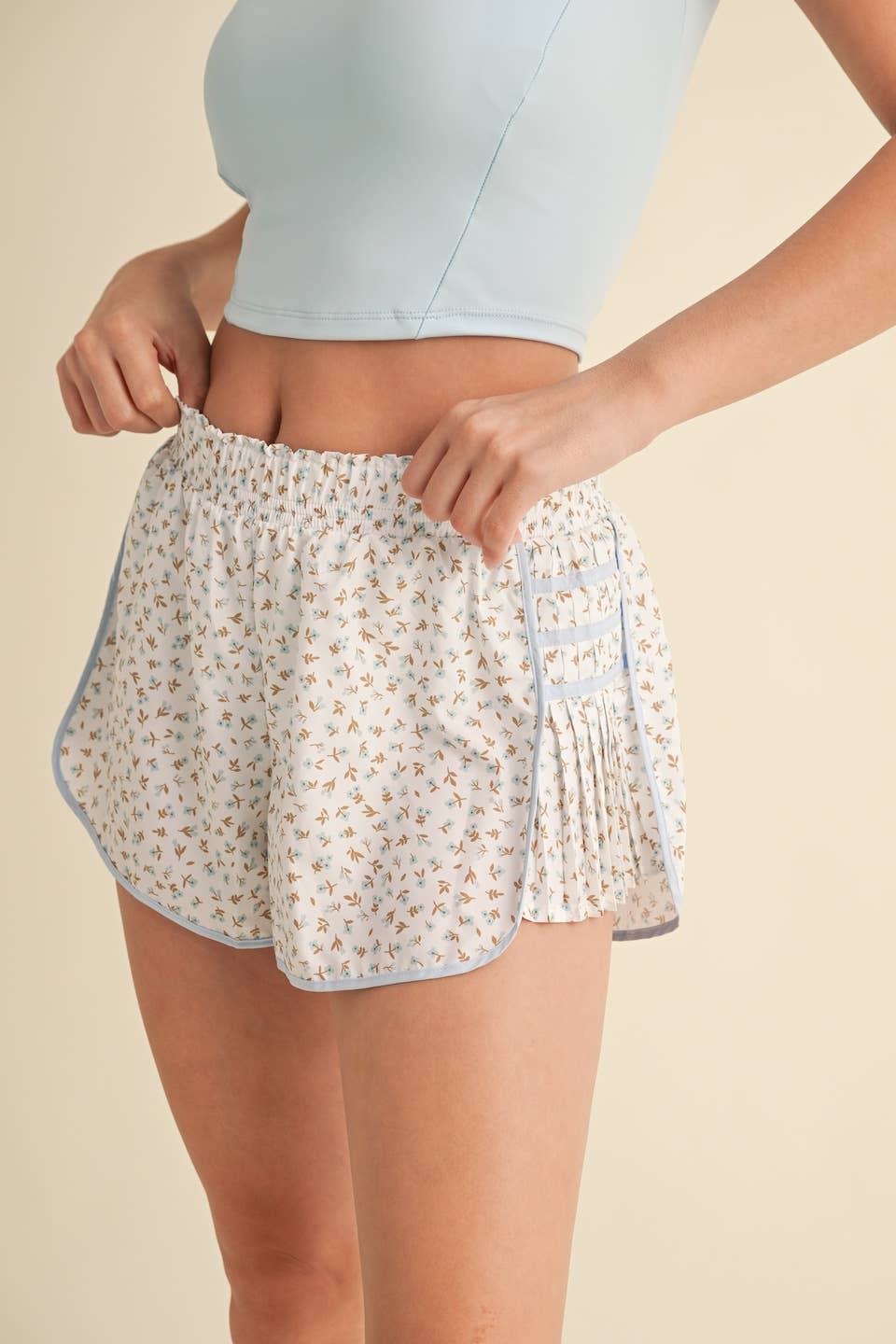 Ditsy Print On Point Shorts: White Ditsy