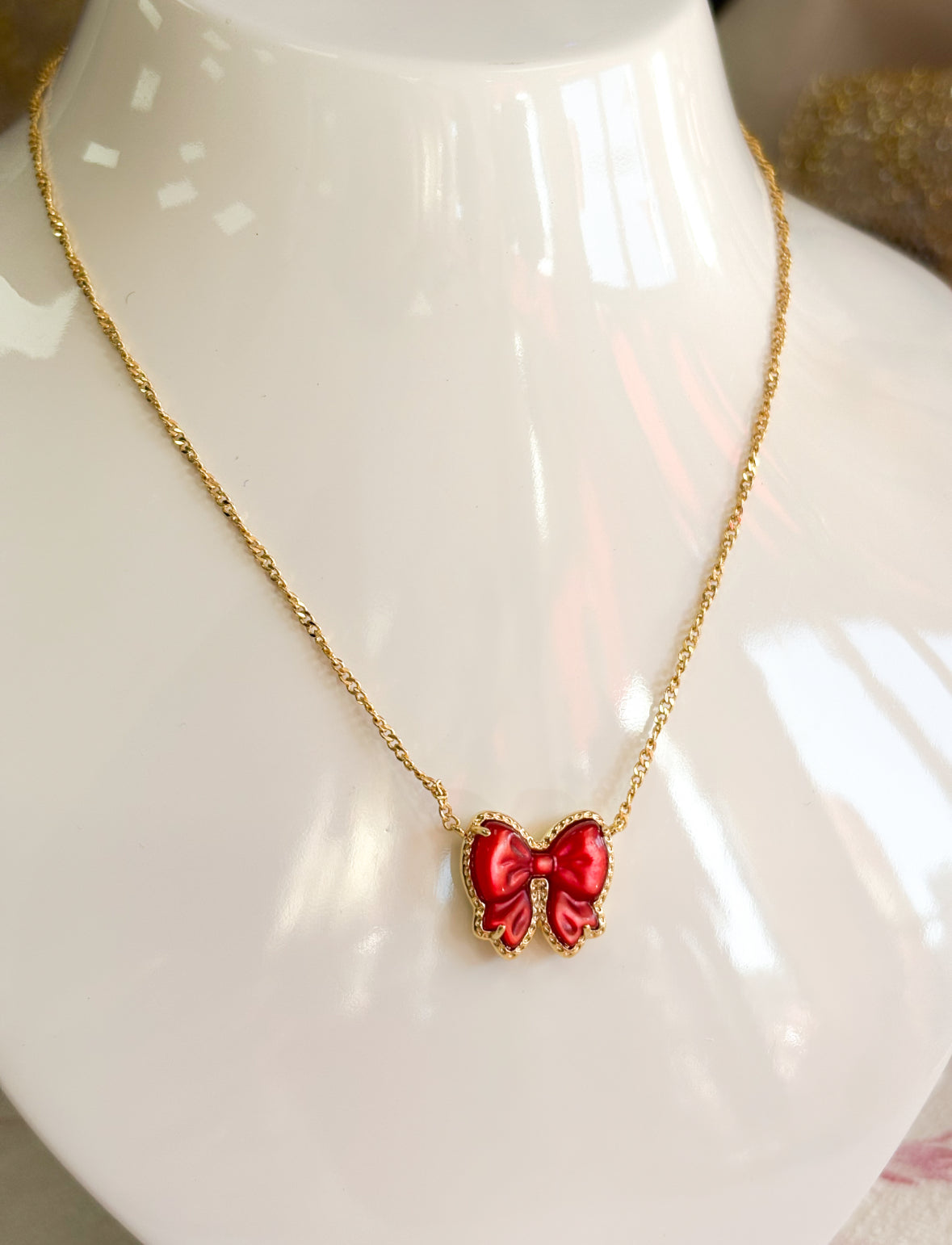 Haley Bow Short Pendant Scarlet Red Mother Of Pearl