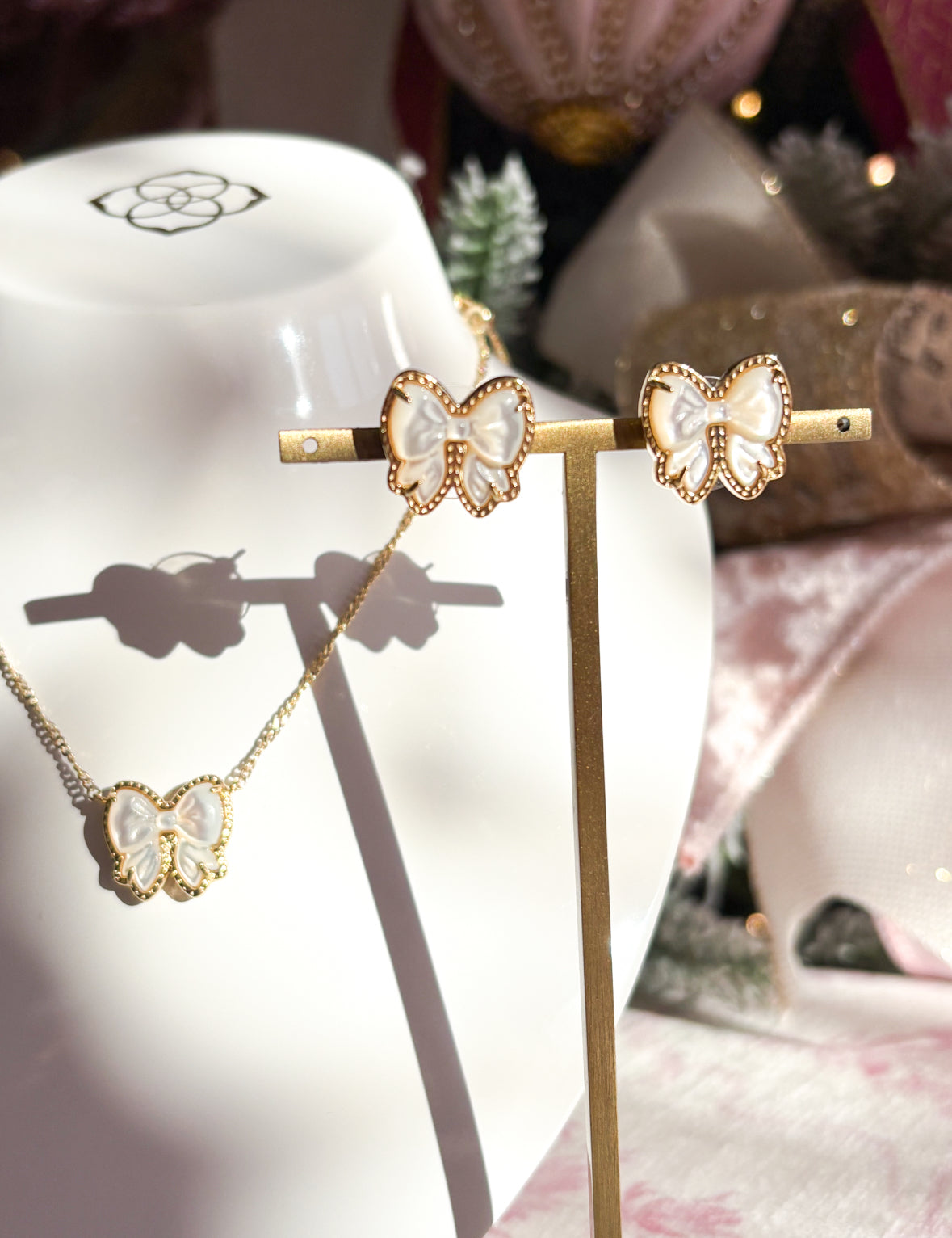 Gold Haley Bow Necklace Ivory Mother Of Pearl