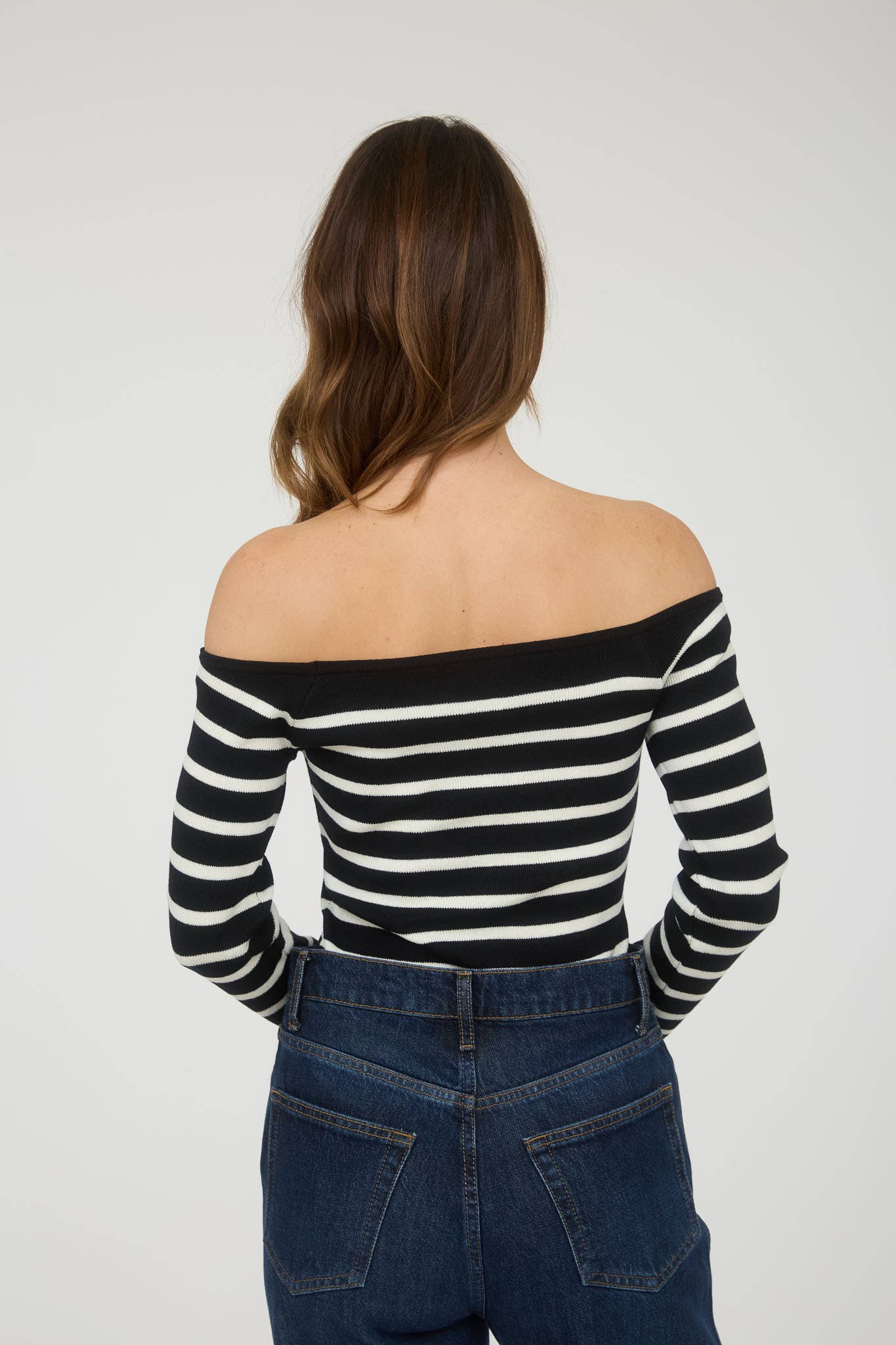 STRIPE OFF THE SHOULDER LONG SLEEVE KNIT SWEATER: NAVY