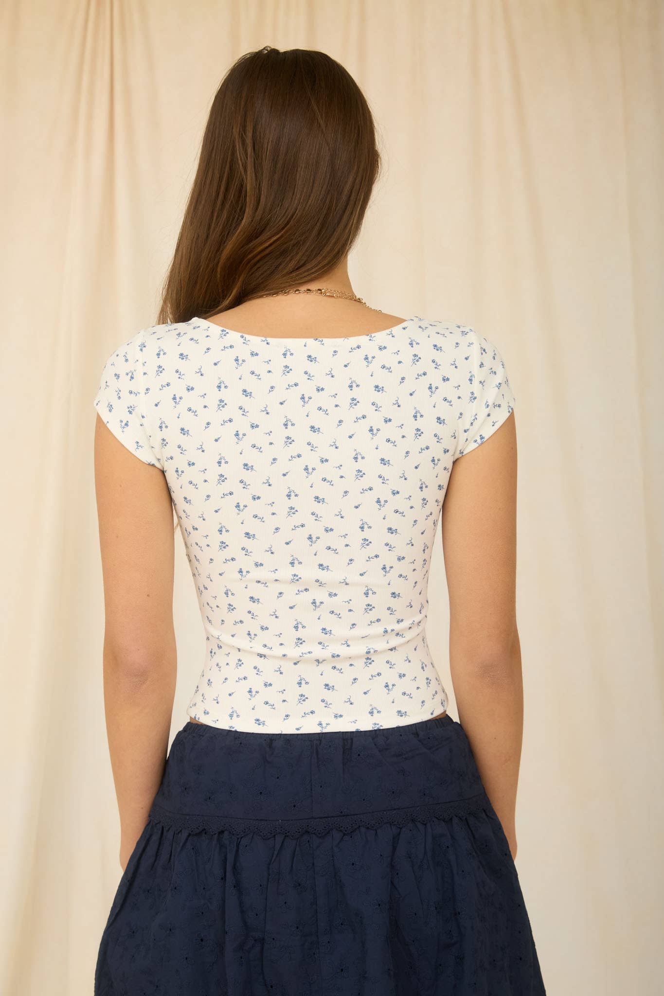 FLORAL TRIM DETAIL SHORT SLEEVE KNIT TOP: IVORY